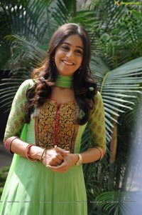 Pilla Nuvvu Leni Jeevitha Heroine Regina Cassandra