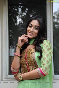 Pilla Nuvvu Leni Jeevitha Heroine Regina Cassandra