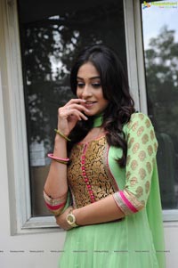 Pilla Nuvvu Leni Jeevitha Heroine Regina Cassandra