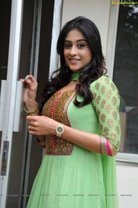 Pilla Nuvvu Leni Jeevitha Heroine Regina Cassandra