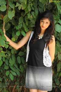 Nenem Chinna Pillana Heroine Tanvi Vyas Photos