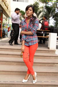 Vithika Sheru at Chockolava Confectionery