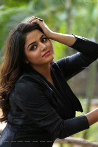 Wamiqa Gabbi HD Photos