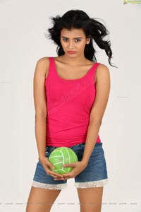 Kumari 21F Actress Hebah Patel