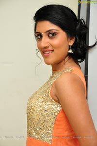 Dhanya Balakrishna in Jeans