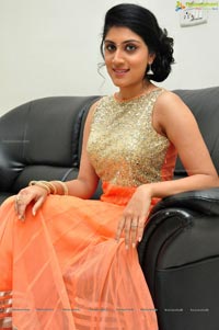 Dhanya Balakrishna in Jeans