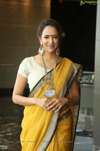 Lakshmi Manchu Photos