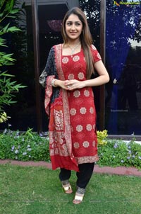 Sayesha Saigal Photos