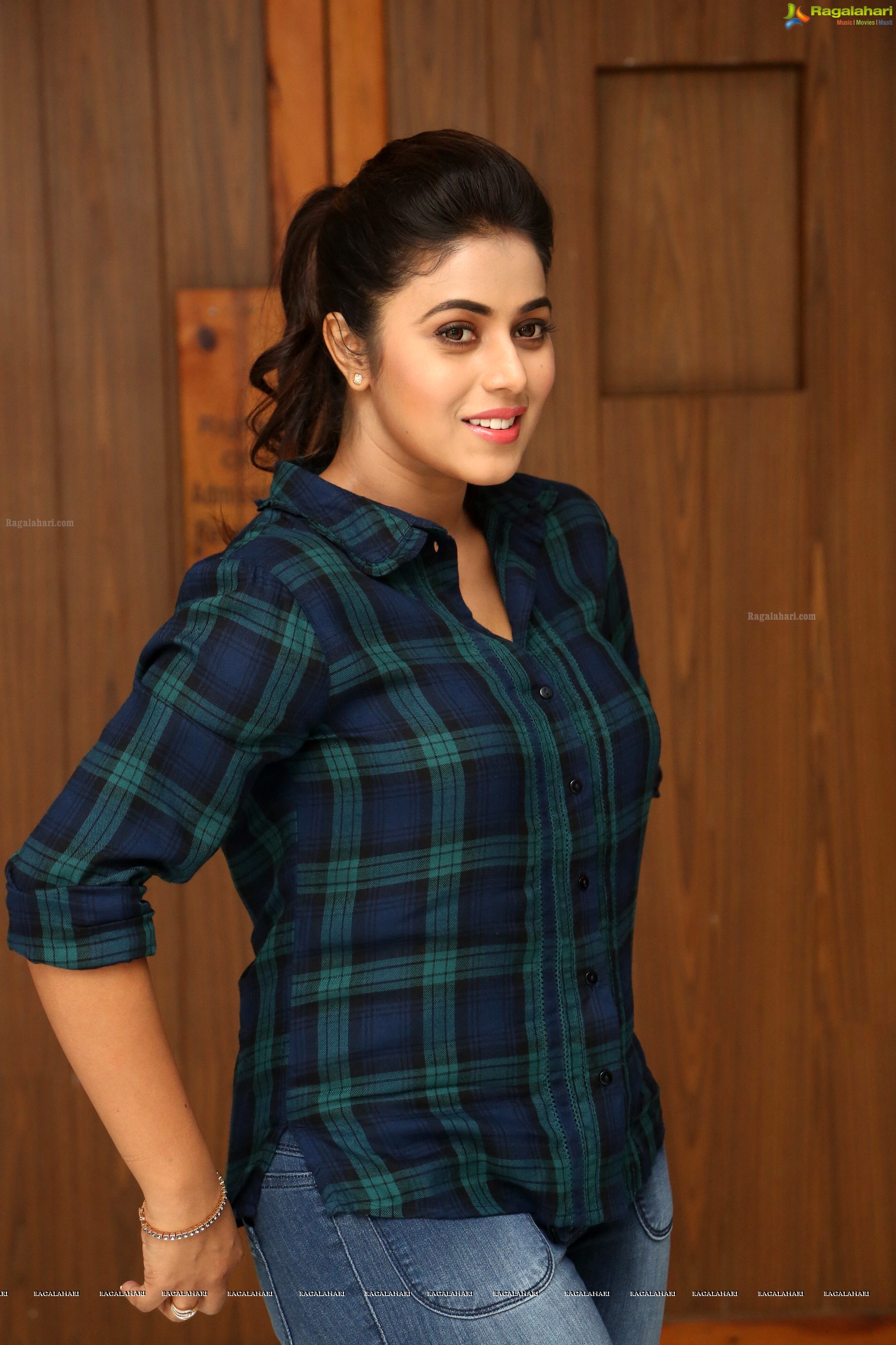 Poorna (High Definition)