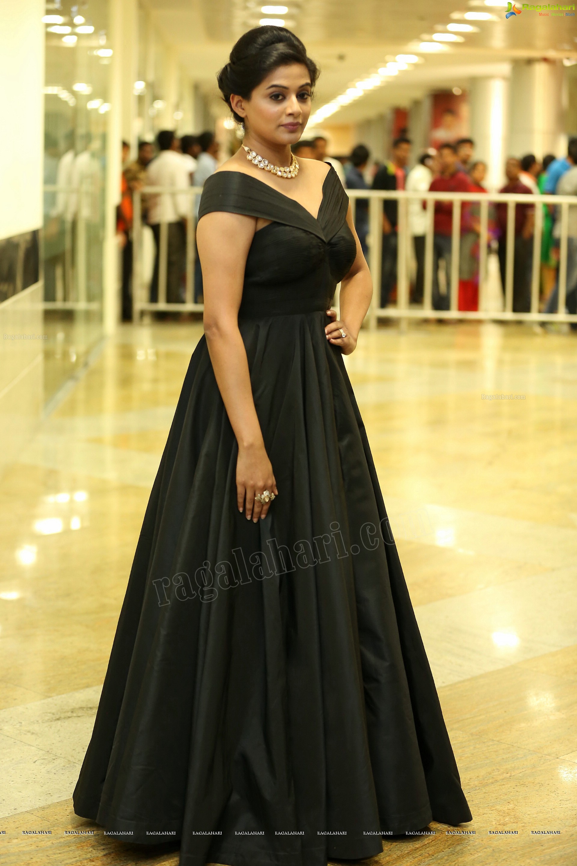 Priyamani in Black Dress, HD Gallery