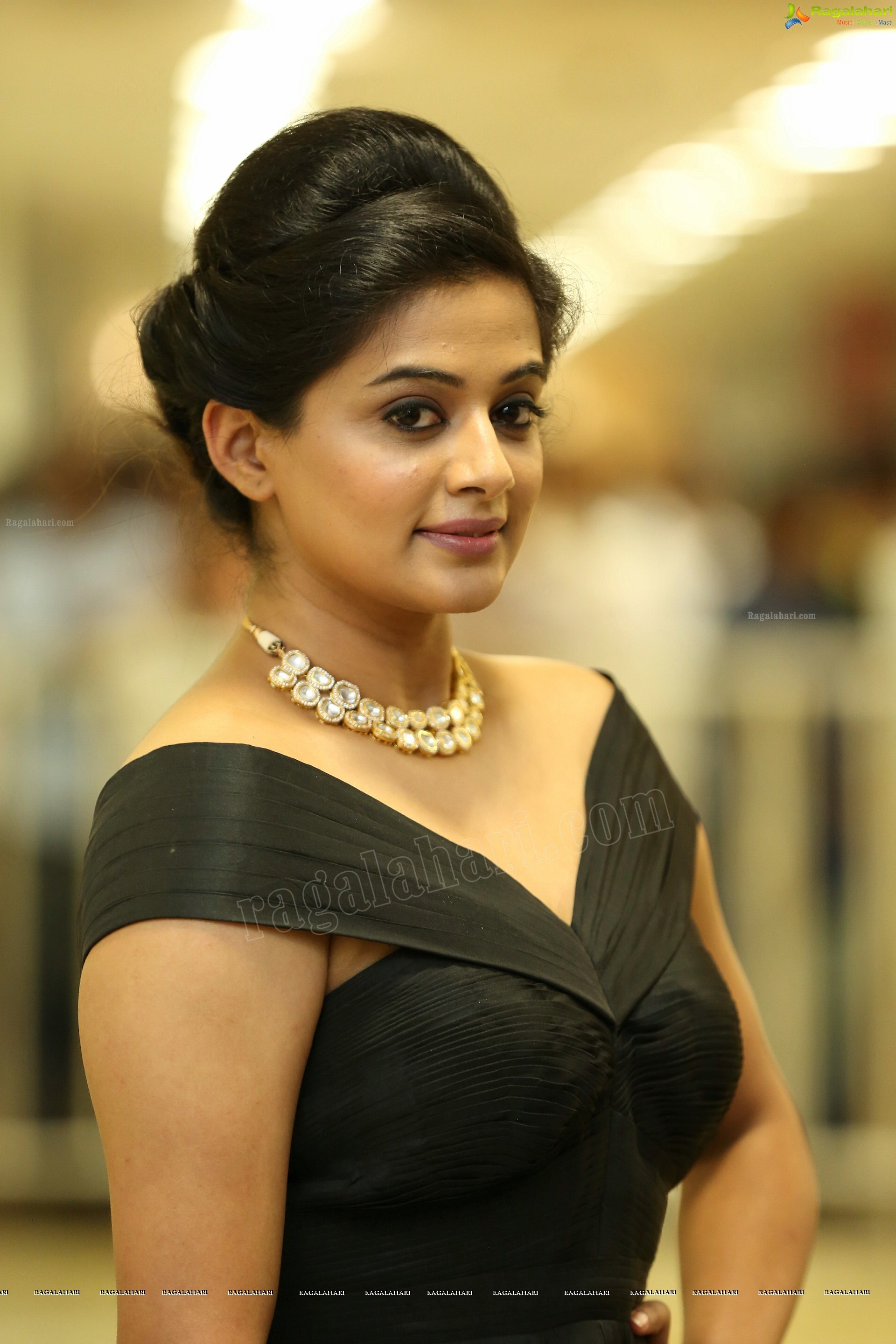 Priyamani in Black Dress, HD Gallery