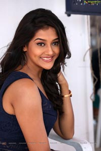 Pooja Jhaveri HQ Photos