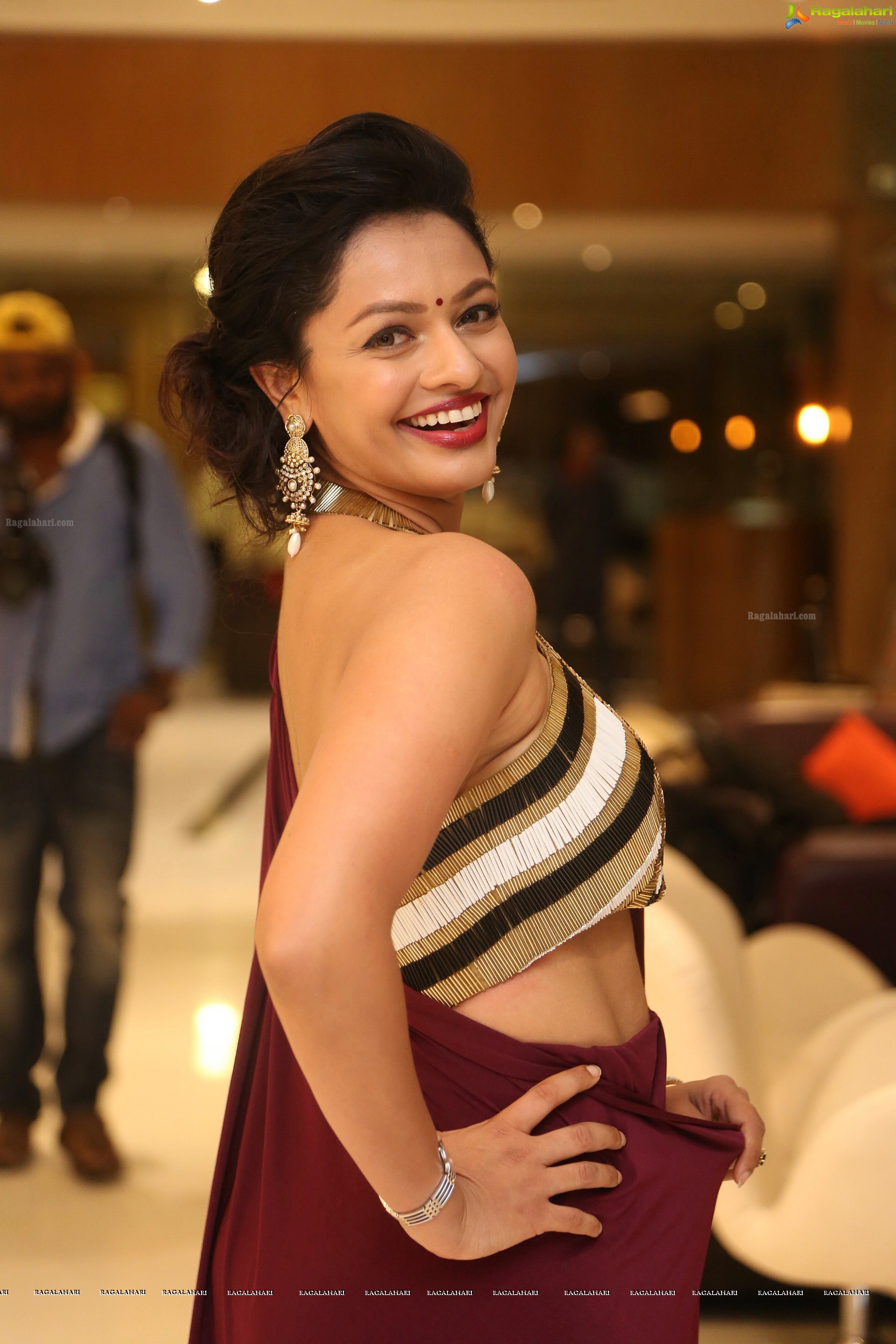 Pooja Kumar at Cake Mixing Ceremony (High Definition)