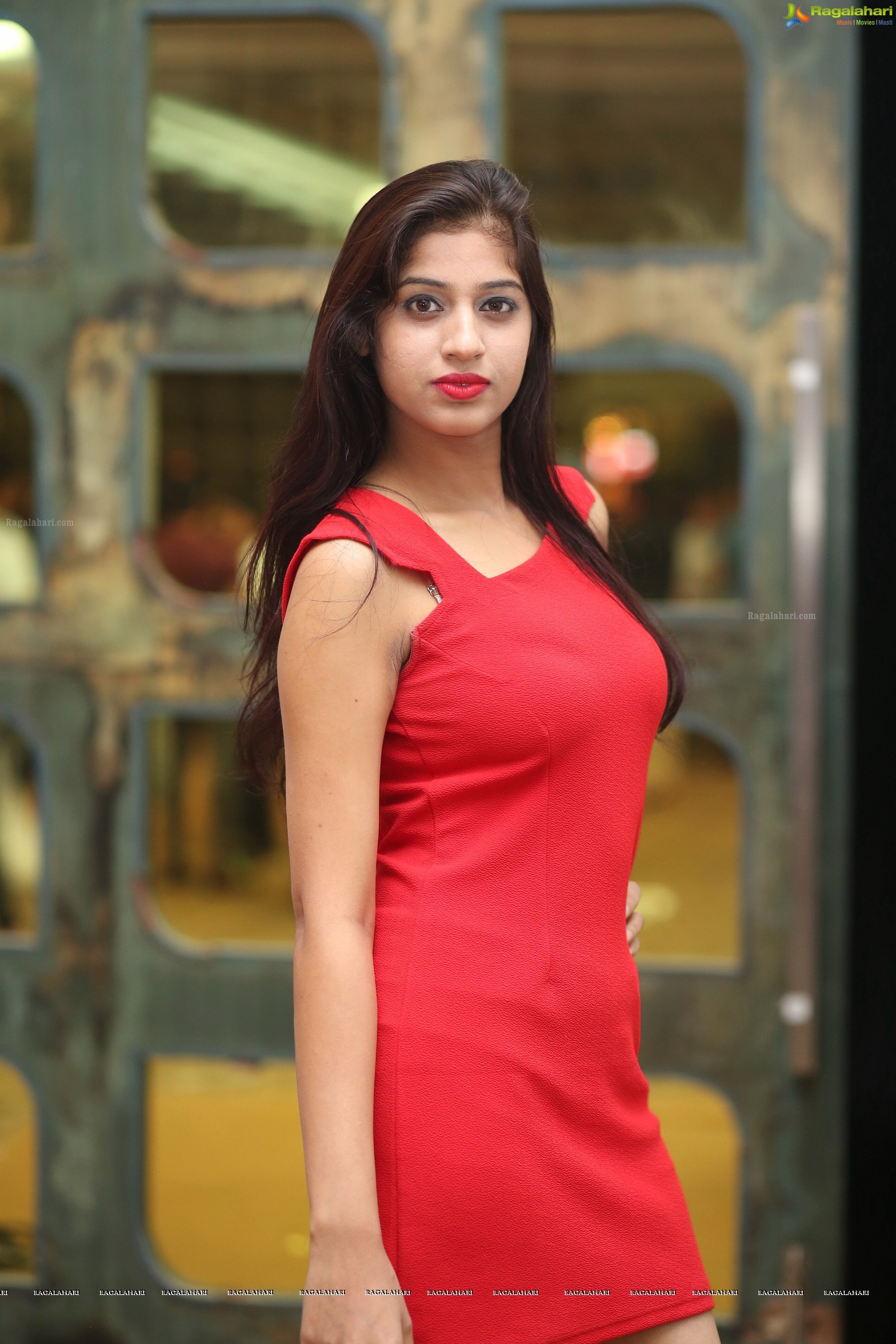 Naziya Khan at Fashion Walk by 51 Smile Foundation (High Definition)