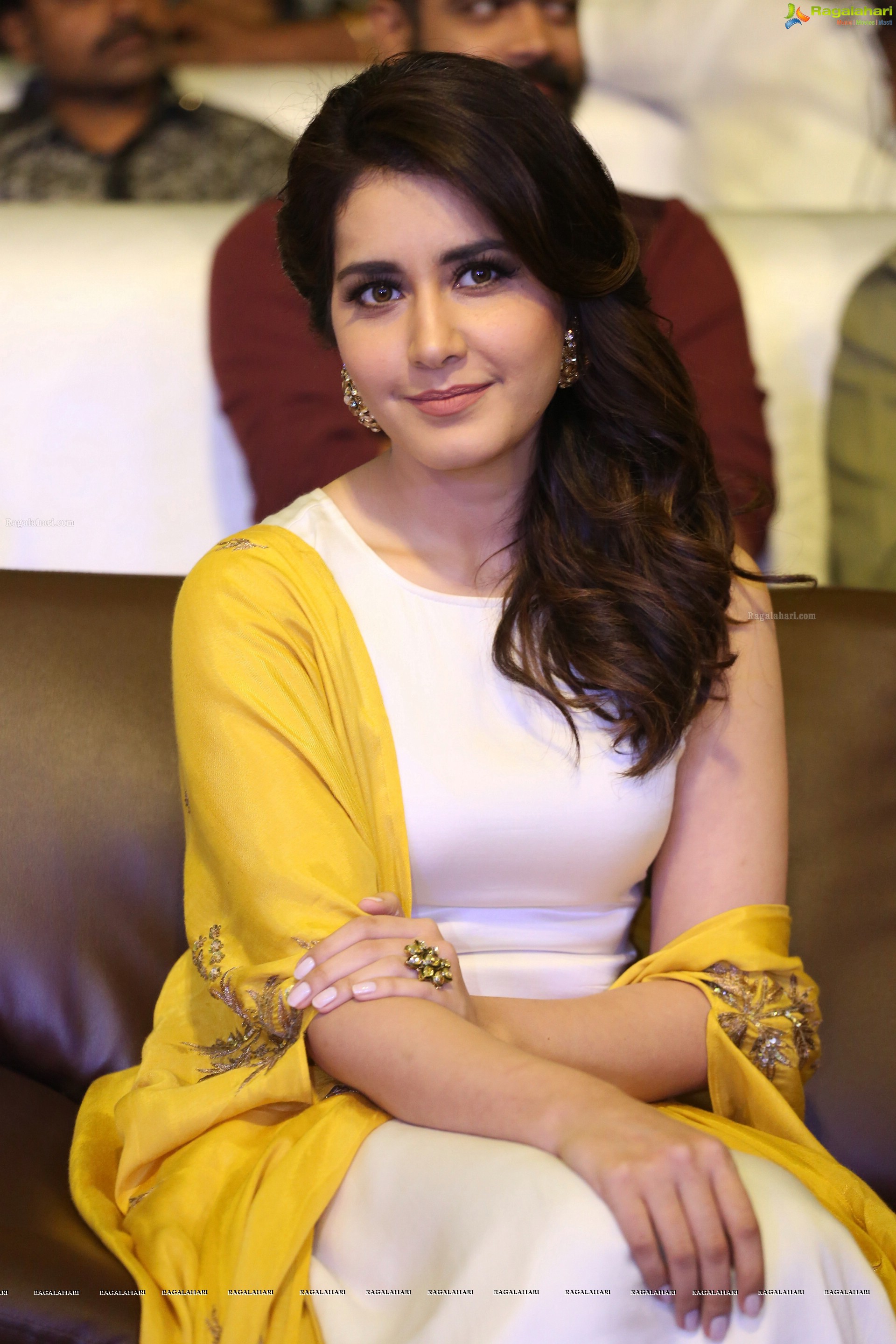 Raashi Khanna at Balakrishnudu Audio Release (High Definition)