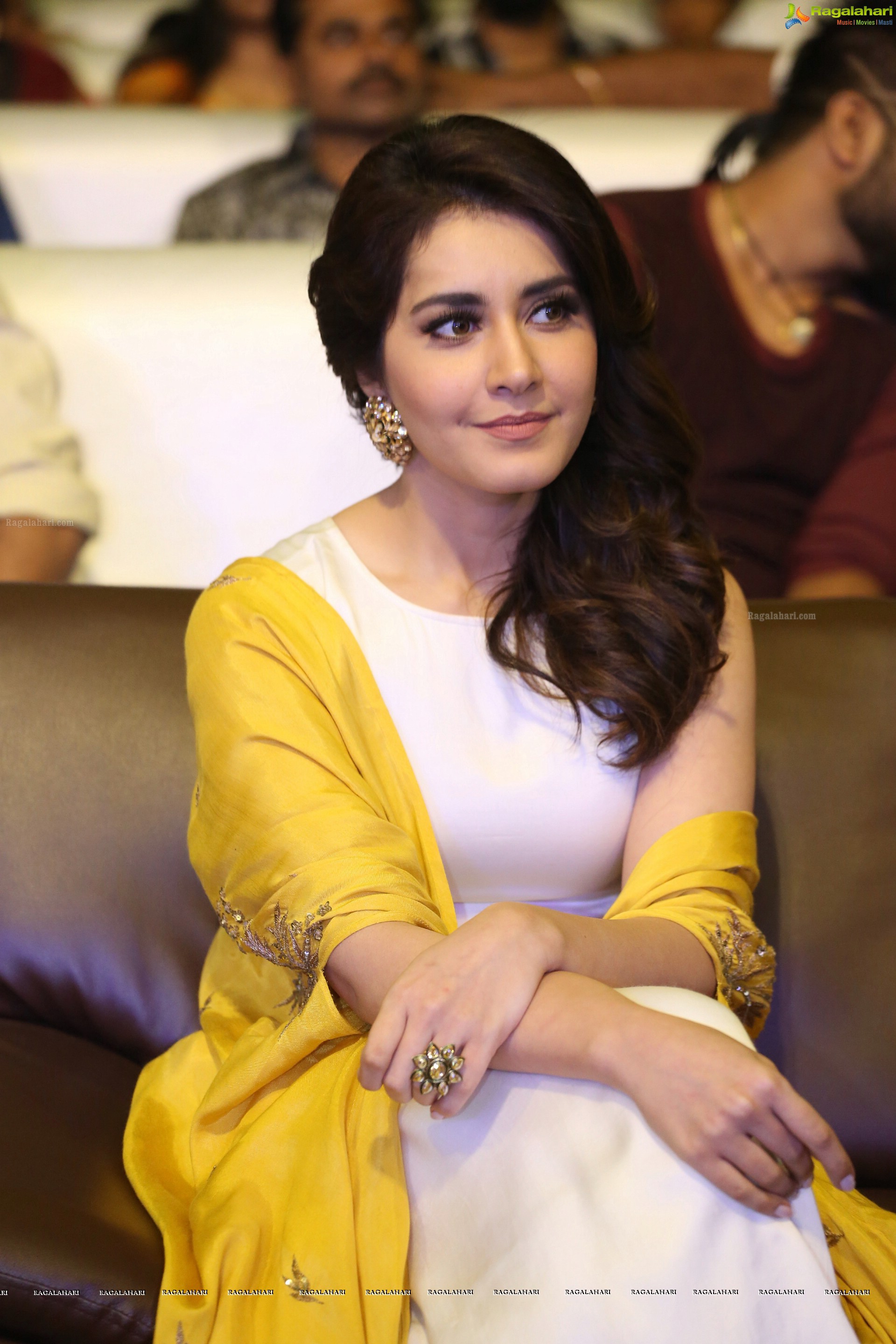 Raashi Khanna at Balakrishnudu Audio Release (High Definition)