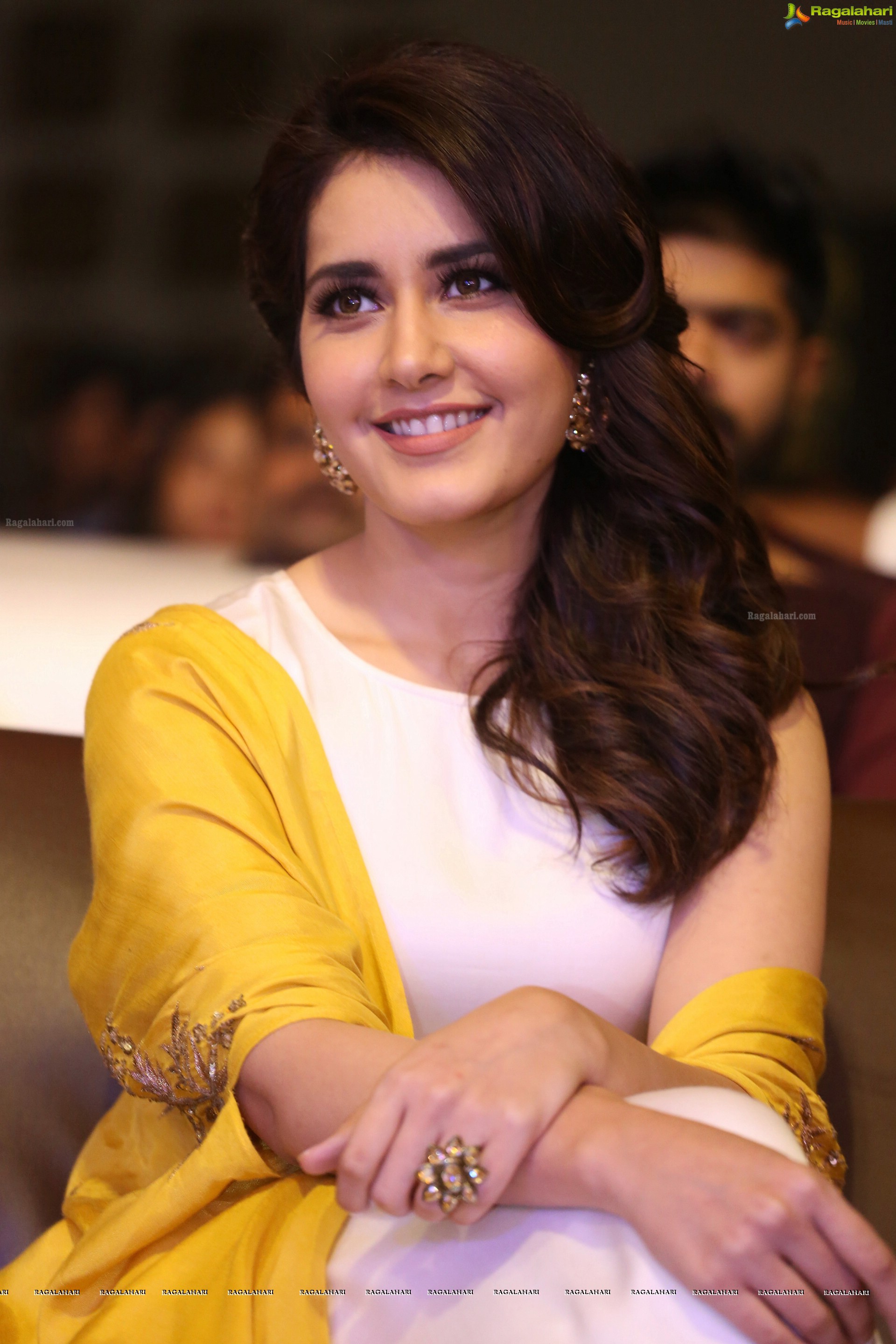 Raashi Khanna at Balakrishnudu Audio Release (High Definition)