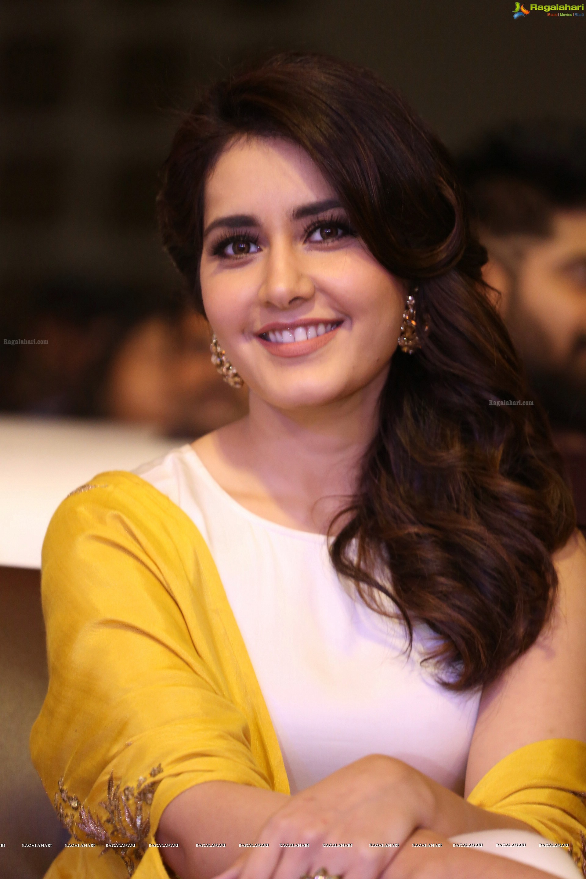 Raashi Khanna at Balakrishnudu Audio Release (High Definition)