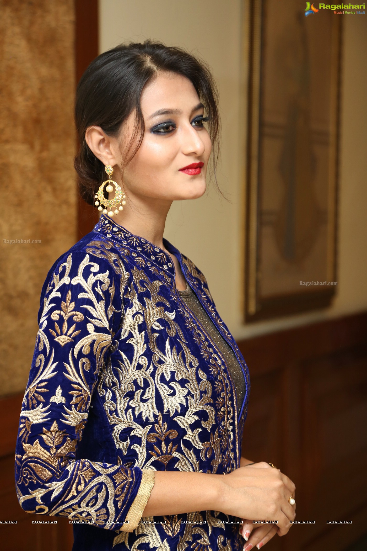 Nilofer Haidry at Sutraa Fashion Exhibition Curtain Raiser (Posters)