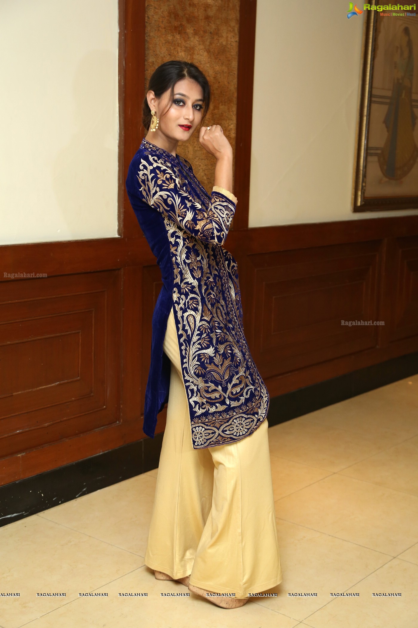 Nilofer Haidry at Sutraa Fashion Exhibition Curtain Raiser (Posters)