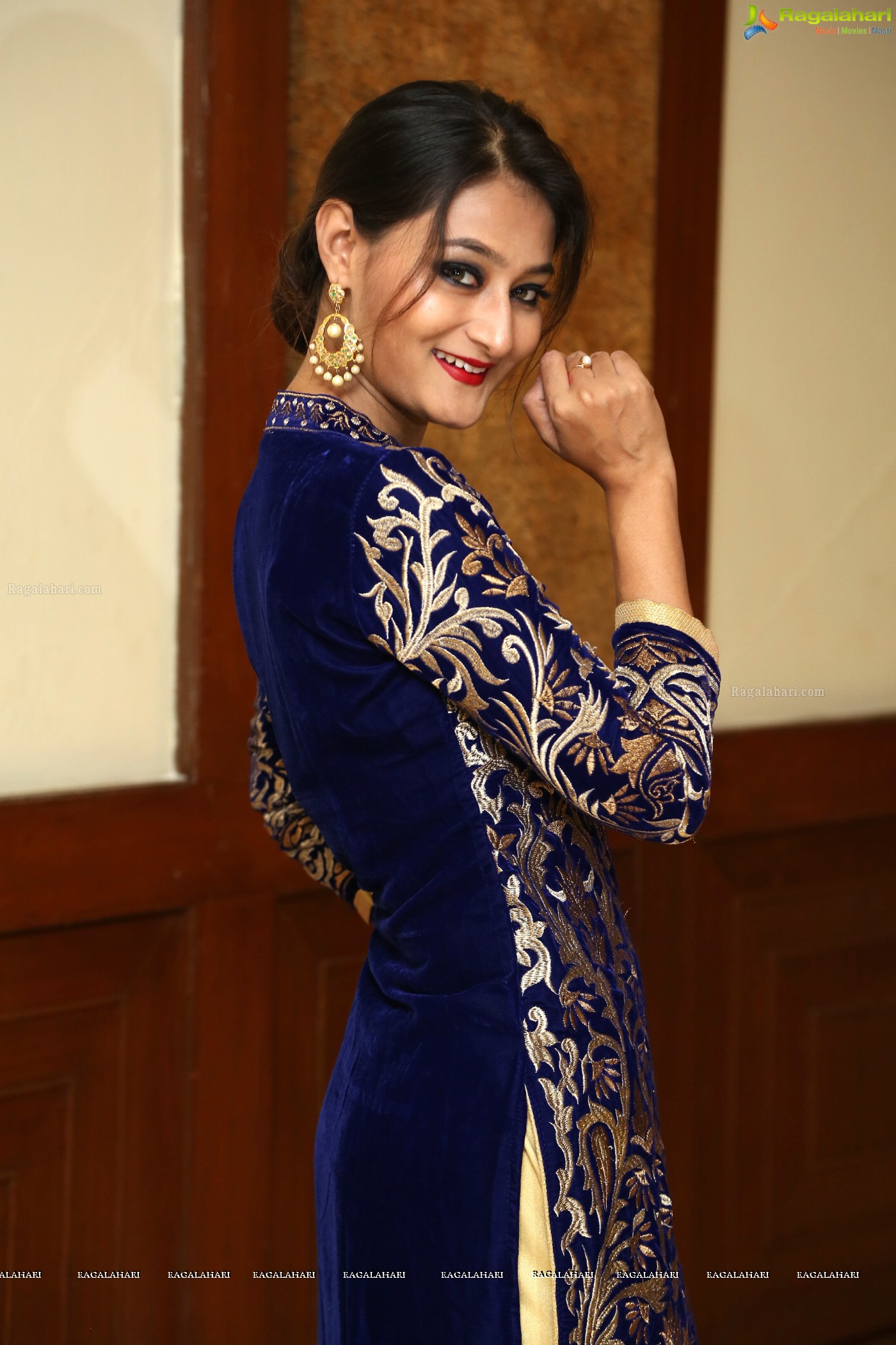 Nilofer Haidry at Sutraa Fashion Exhibition Curtain Raiser (Posters)