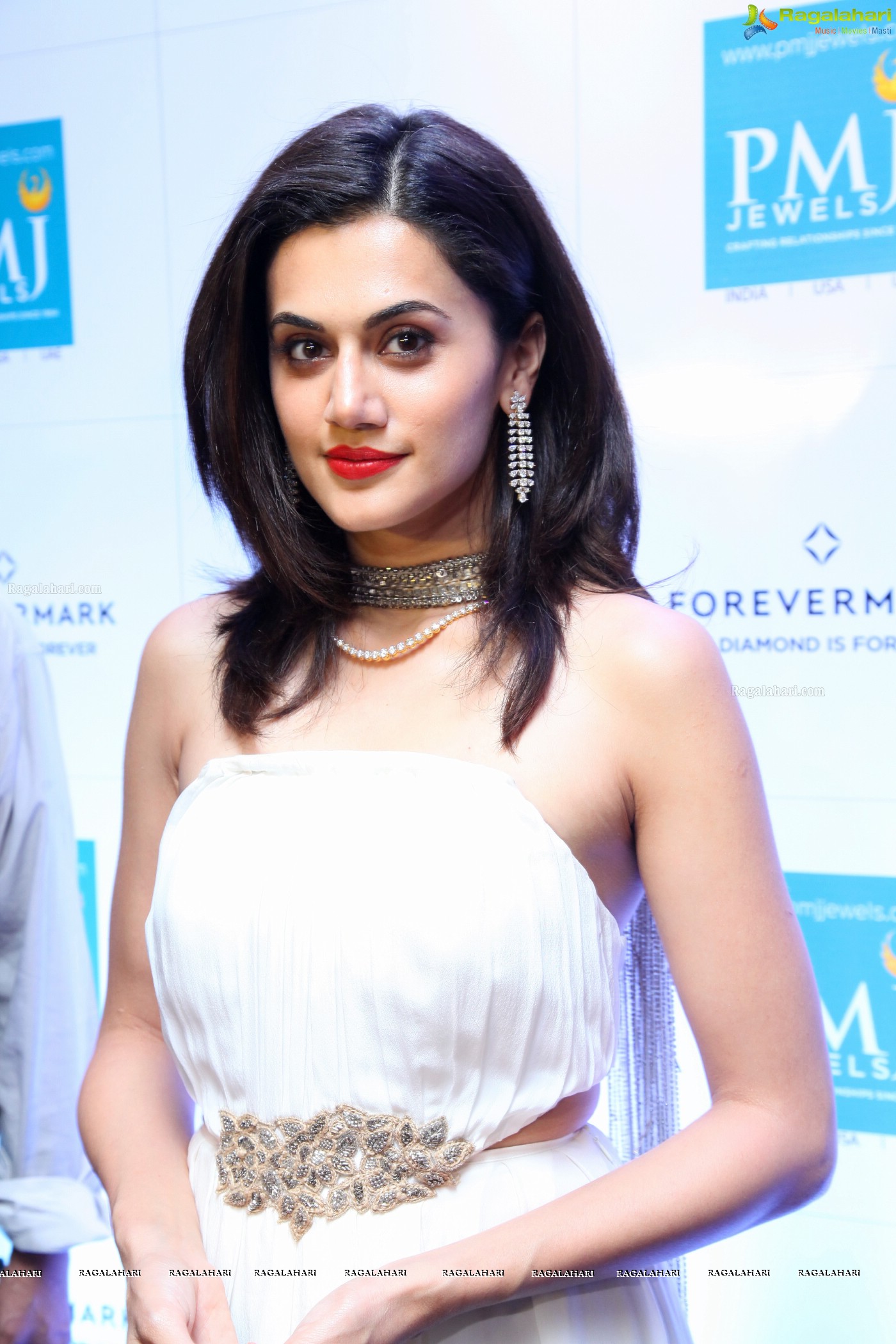 Taapsee Pannu at PMJ Jewels (Posters)