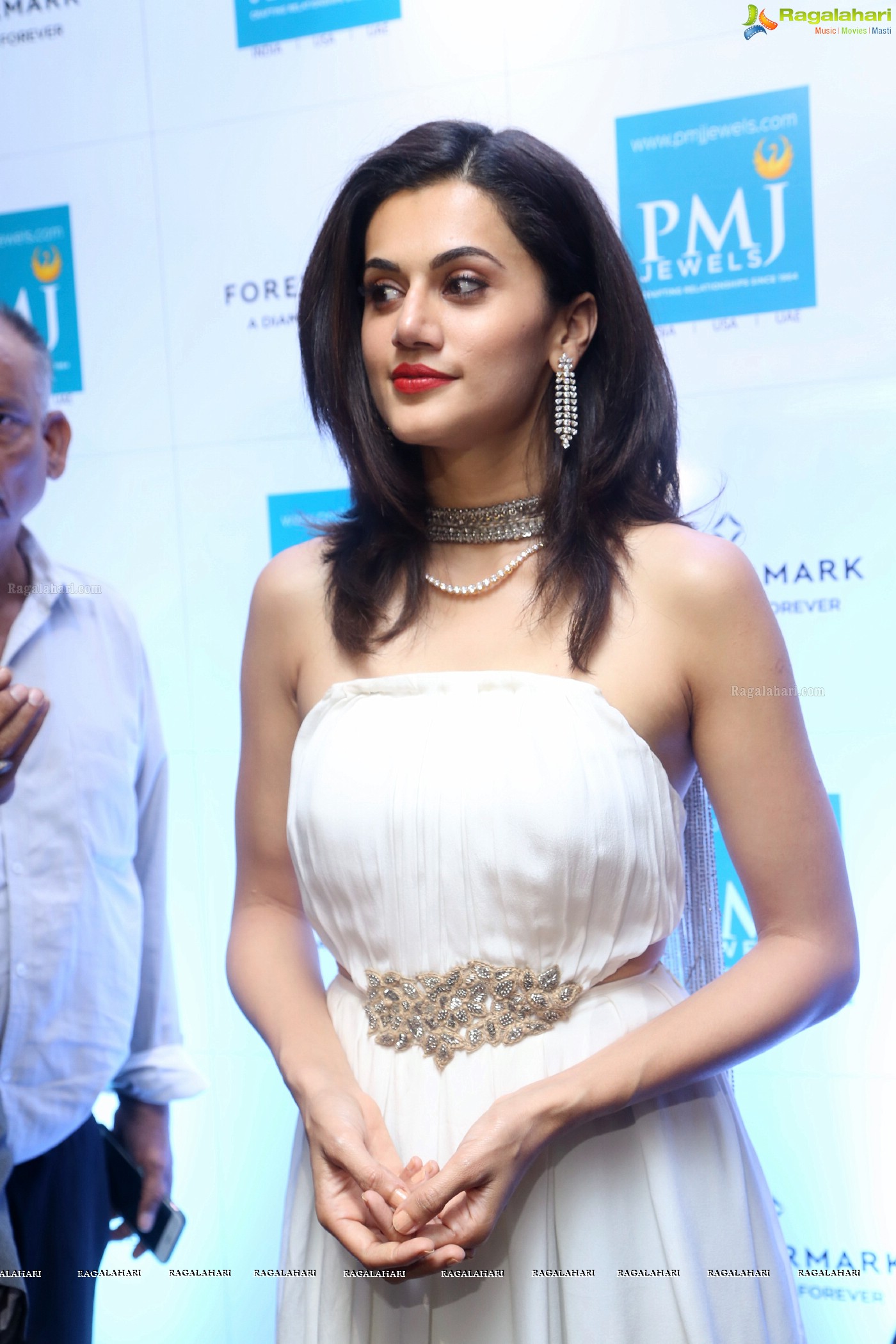 Taapsee Pannu at PMJ Jewels (Posters)