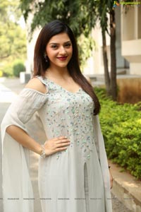 Mehreen Kaur Pirzada