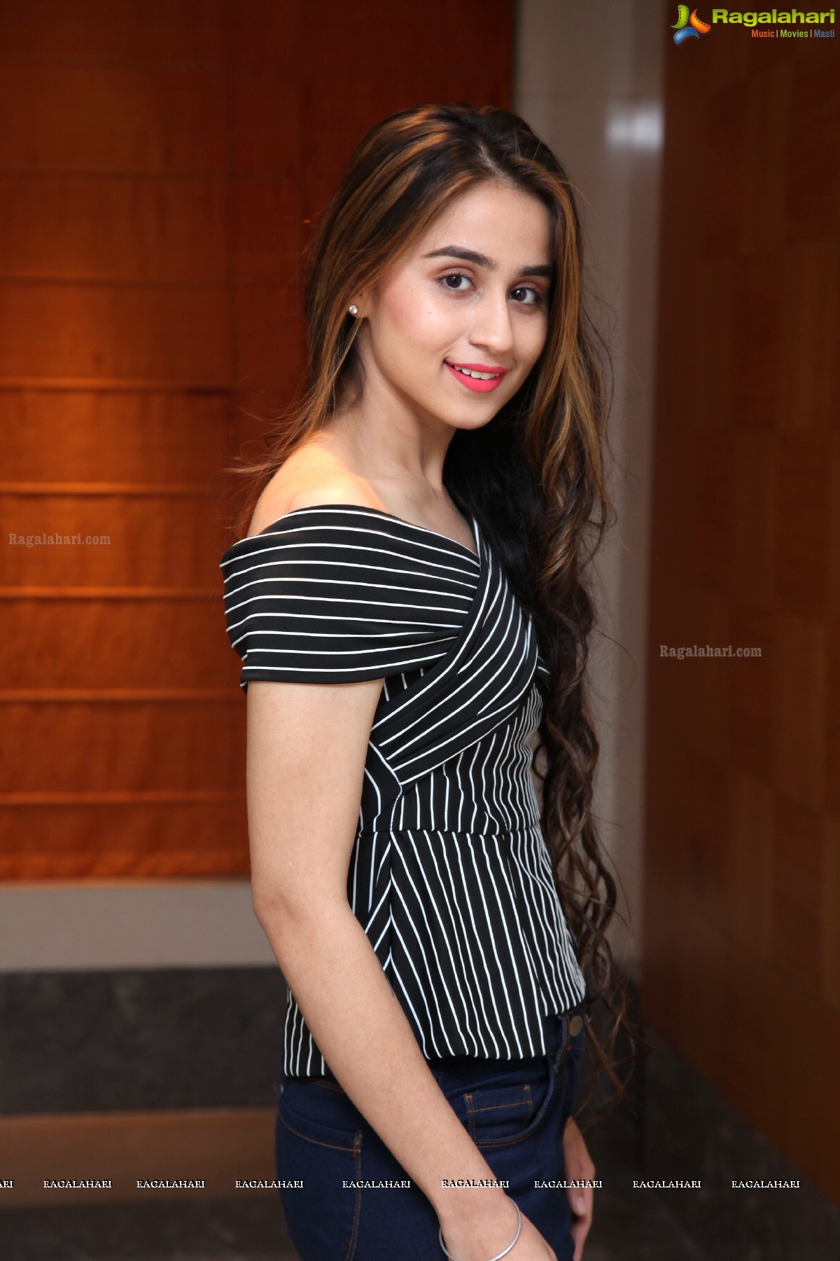 Simrath Juneja at Sutraa Luxury Fashion Exhibition Poster Launch