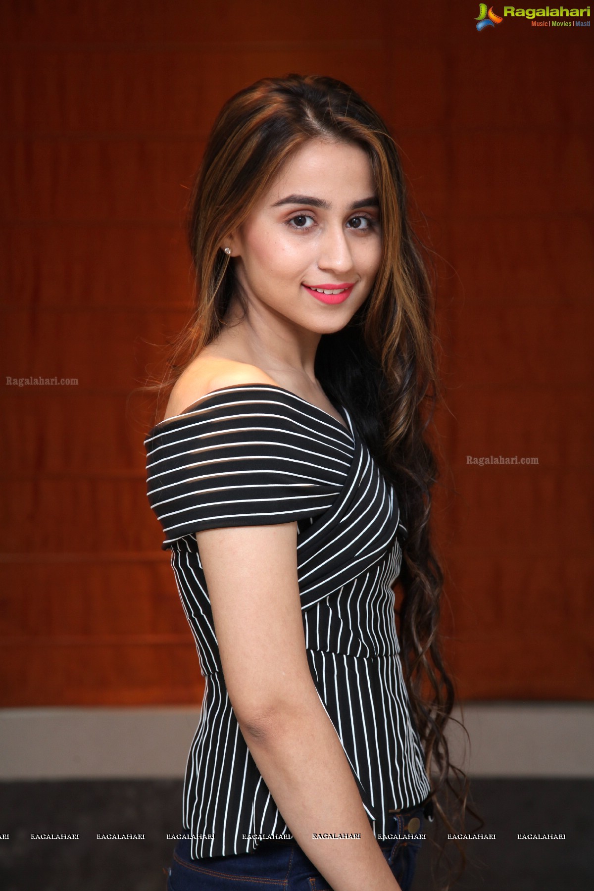 Simrath Juneja at Sutraa Luxury Fashion Exhibition Poster Launch