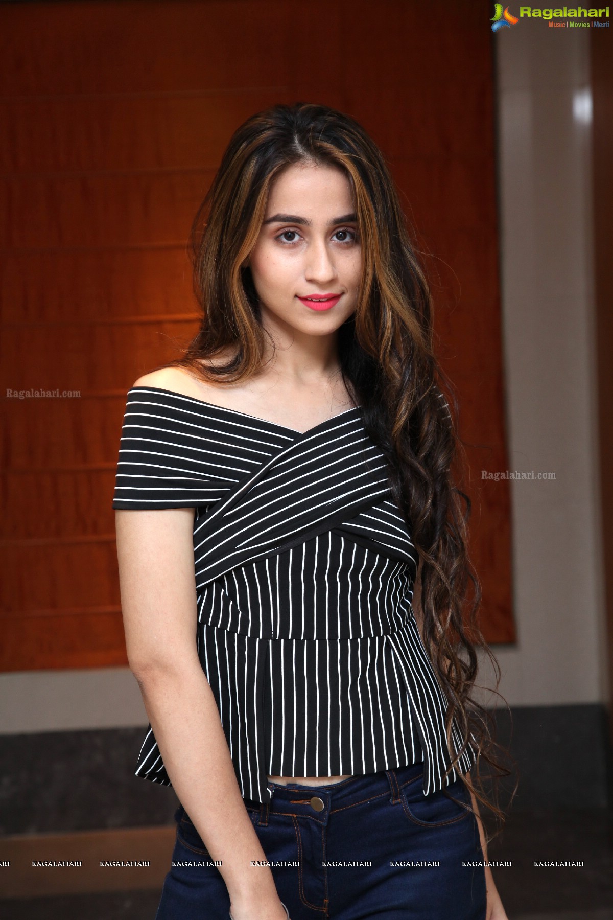Simrath Juneja at Sutraa Luxury Fashion Exhibition Poster Launch