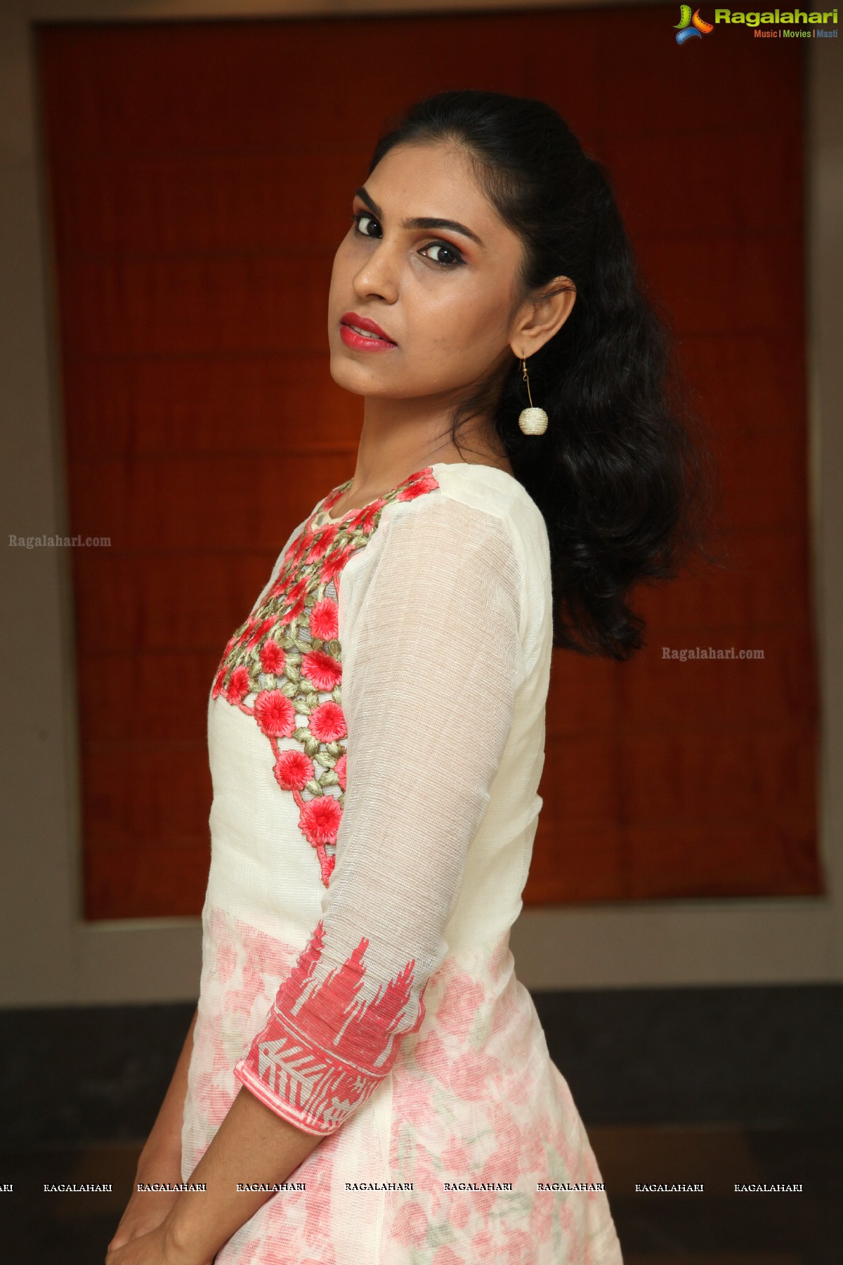 Taniya at Sutraa Luxury Fashion Exhibition Poster Launch