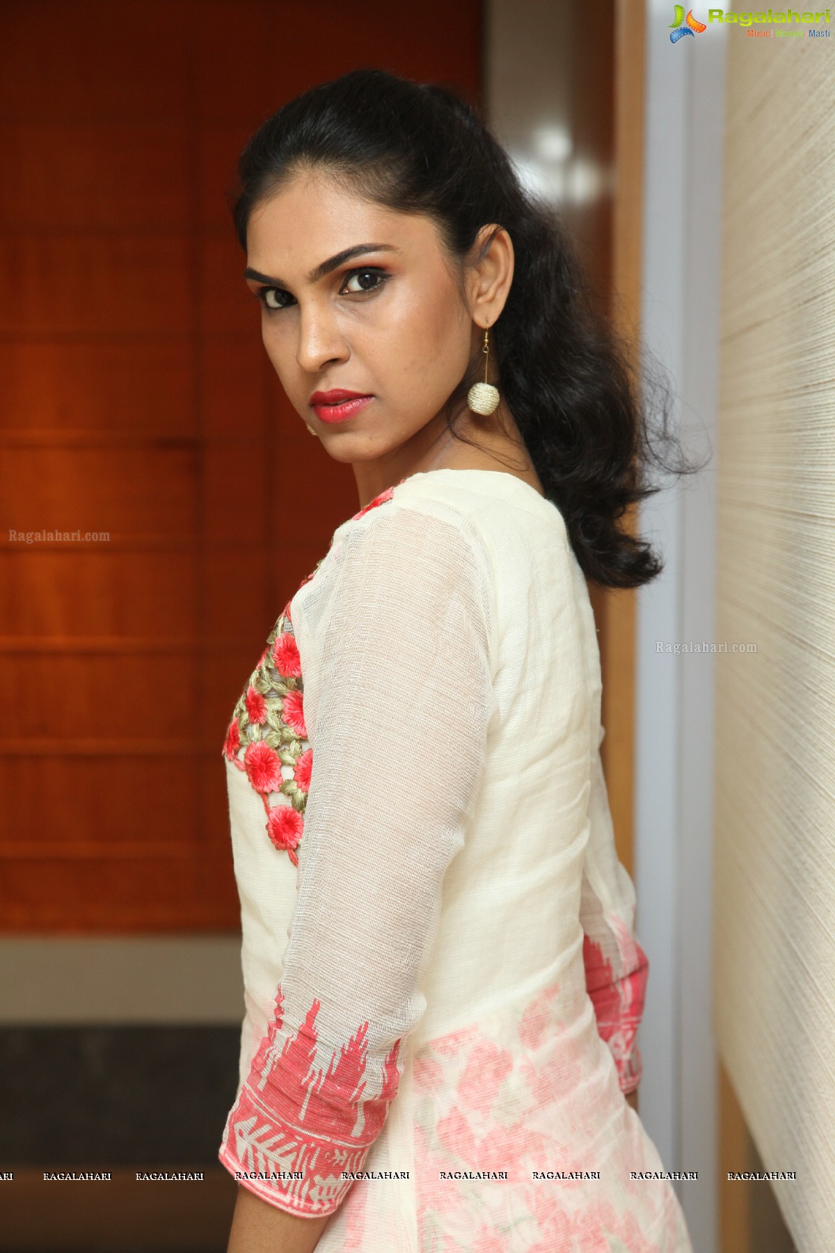 Taniya at Sutraa Luxury Fashion Exhibition Poster Launch