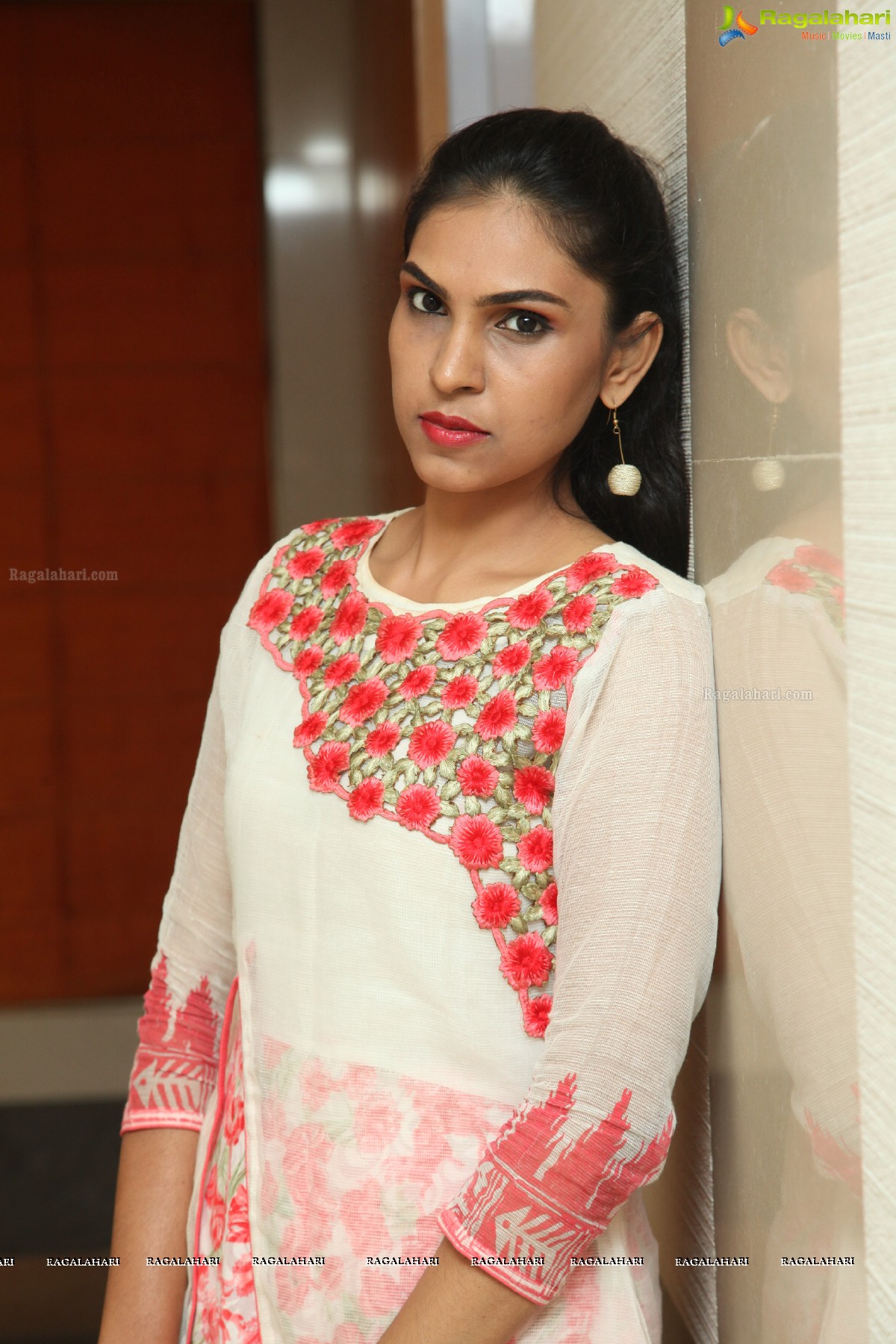 Taniya at Sutraa Luxury Fashion Exhibition Poster Launch