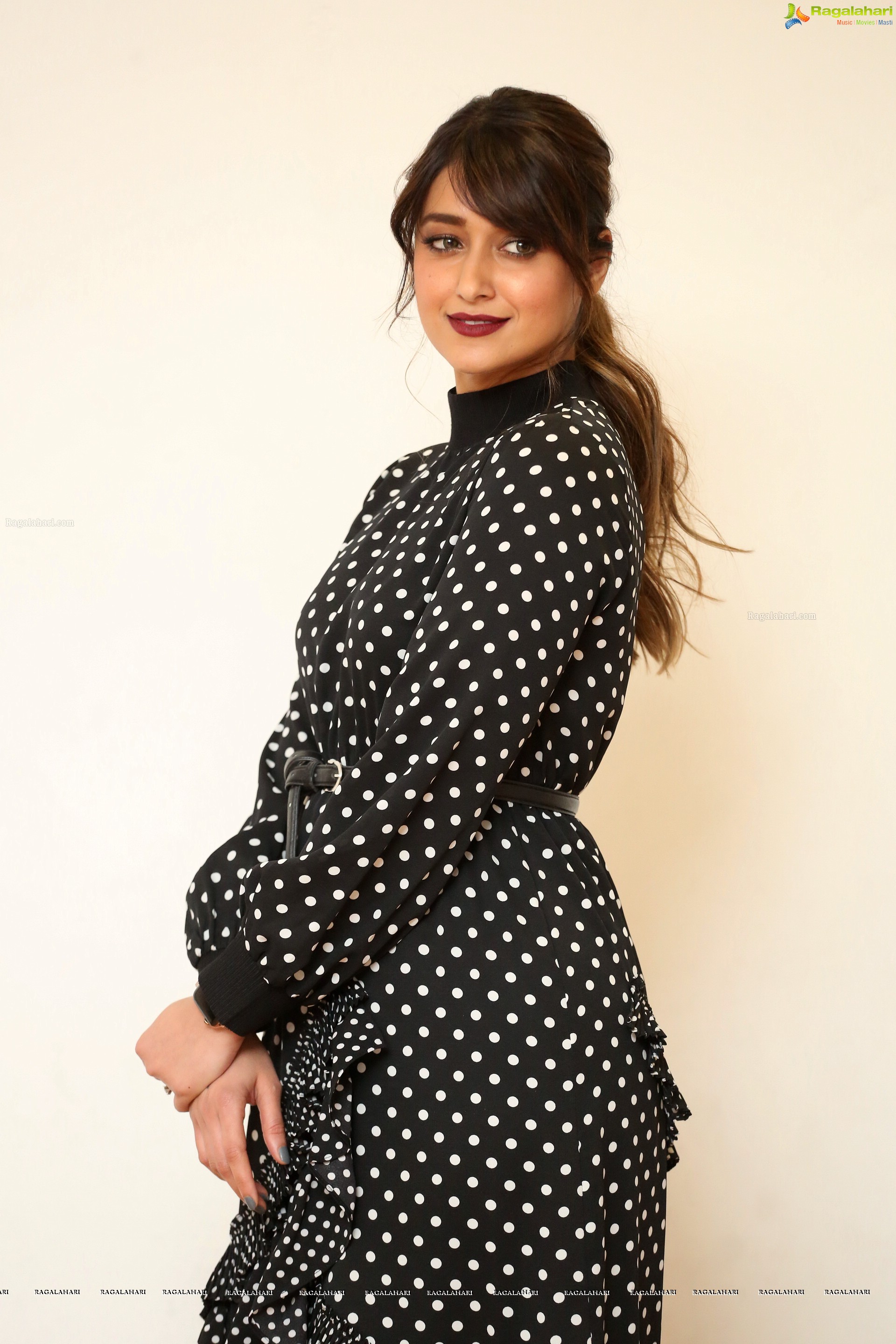 Ileana D'Cruz (High Definition) @ Amar Akbar Anthony Interview