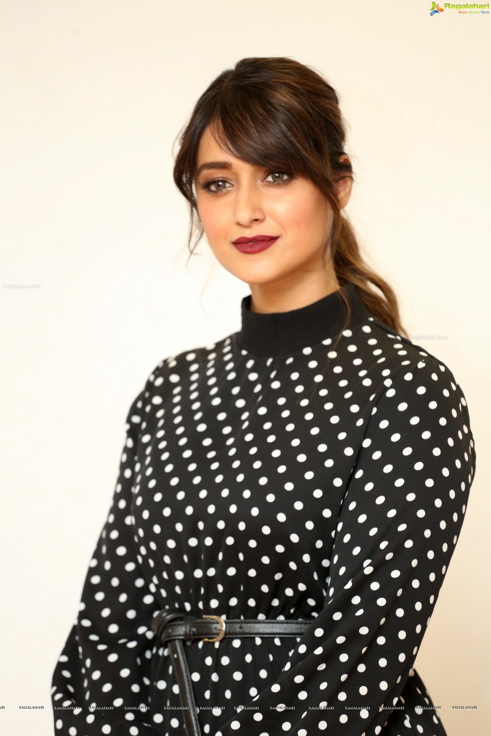 Ileana D'Cruz (High Definition) @ Amar Akbar Anthony Interview