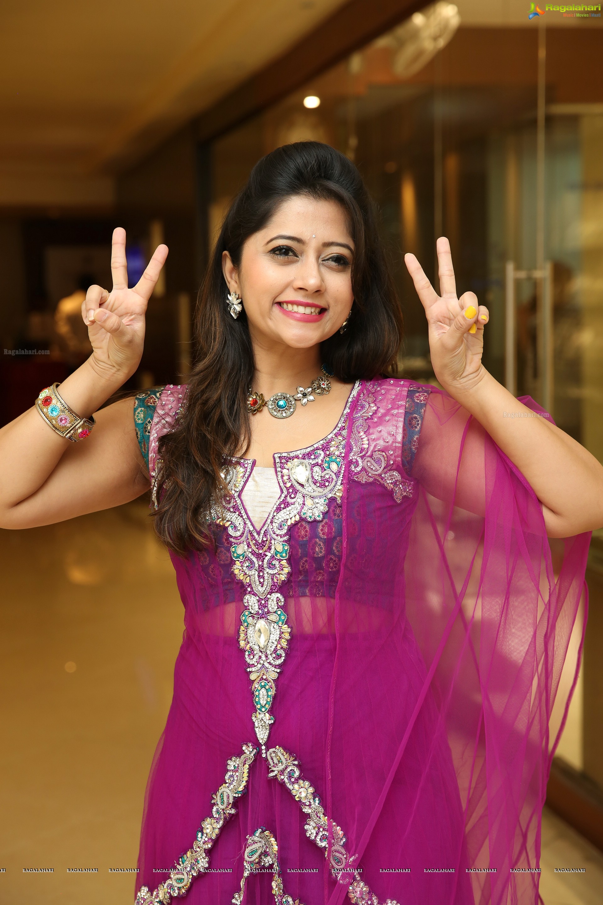 Lahari @ Trendz Expo at Taj Krishna - HD Gallery