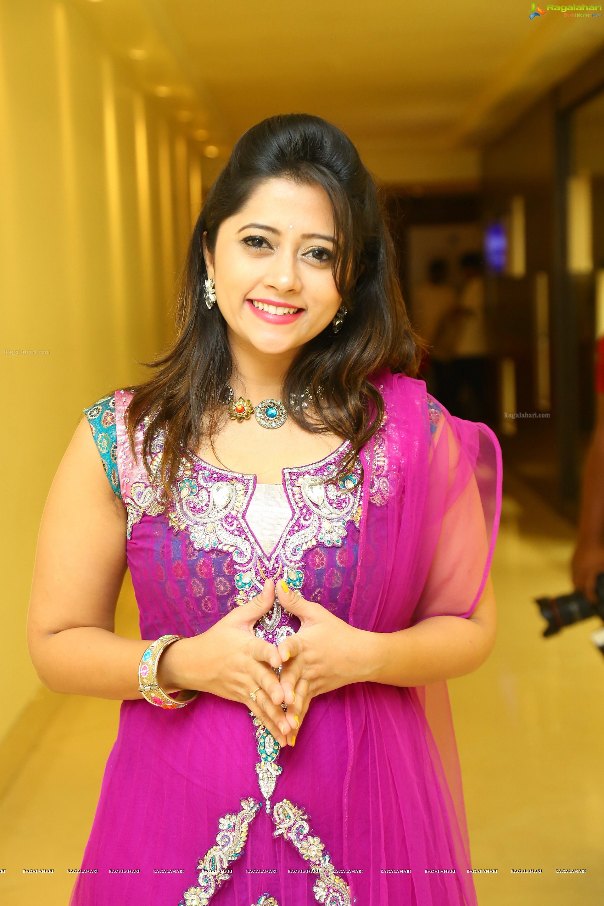 Lahari @ Trendz Expo at Taj Krishna - HD Gallery