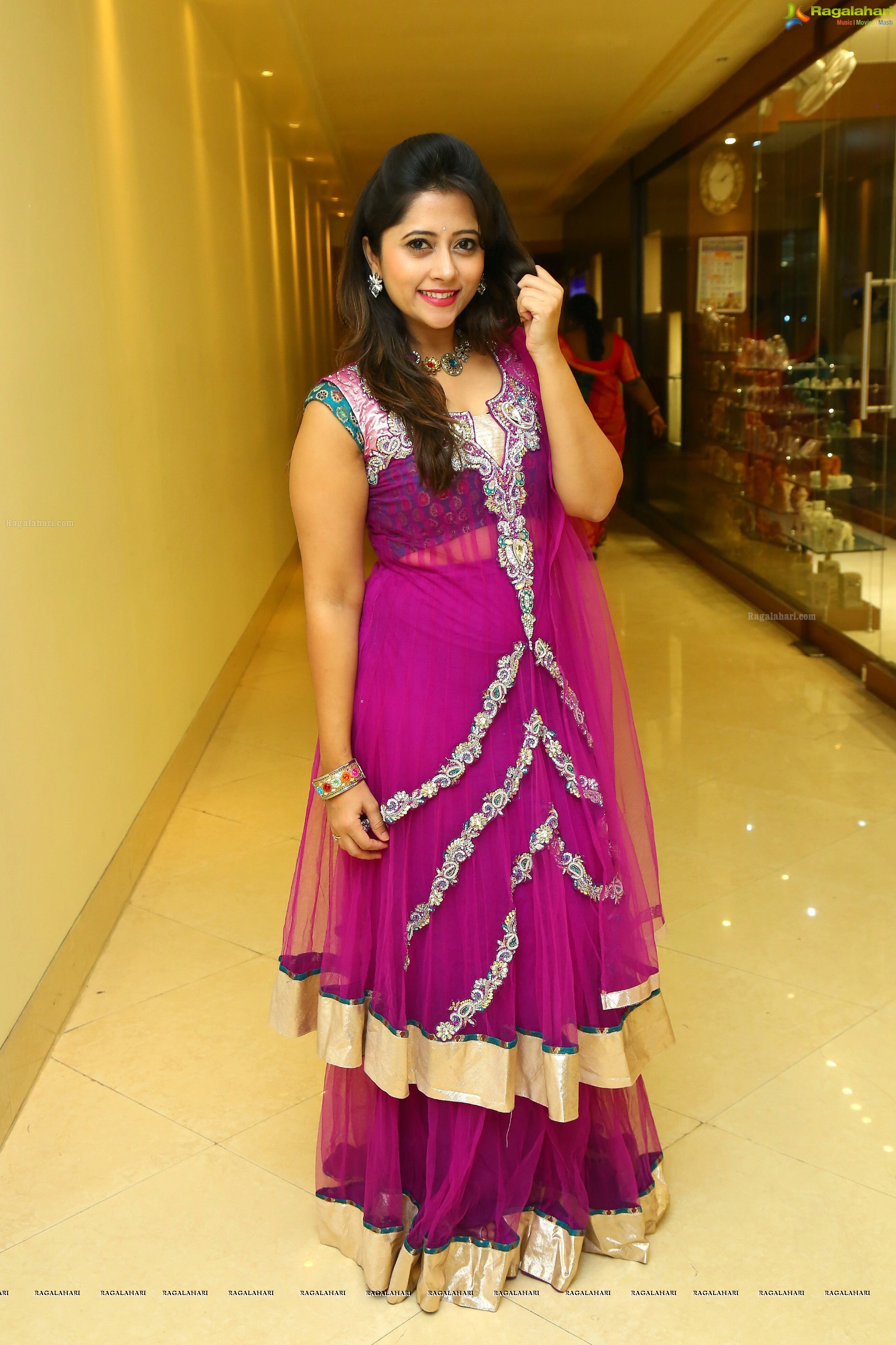 Lahari @ Trendz Expo at Taj Krishna - HD Gallery