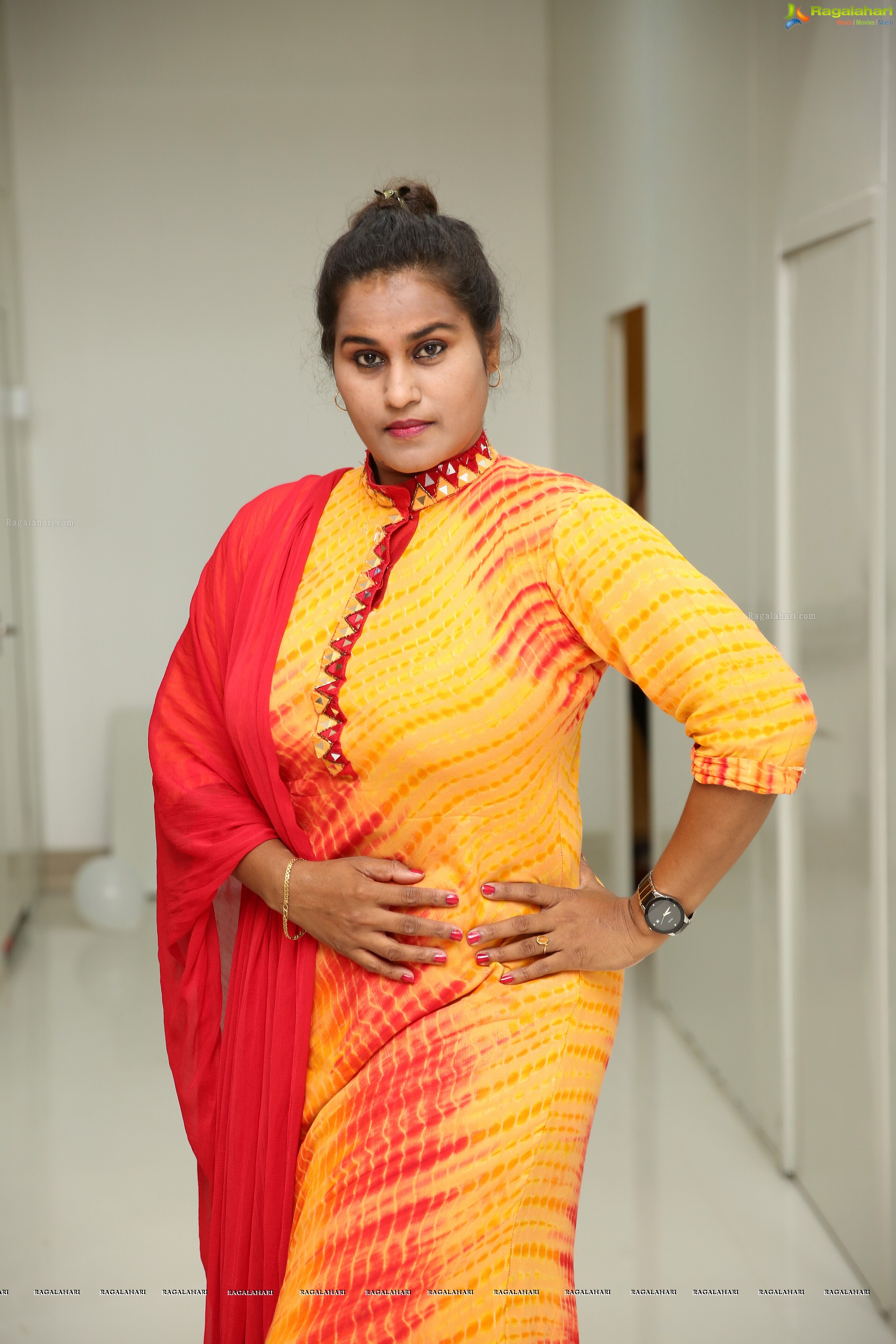 Mahathi @ Emirate Salon New Branch Opening - HD Gallery