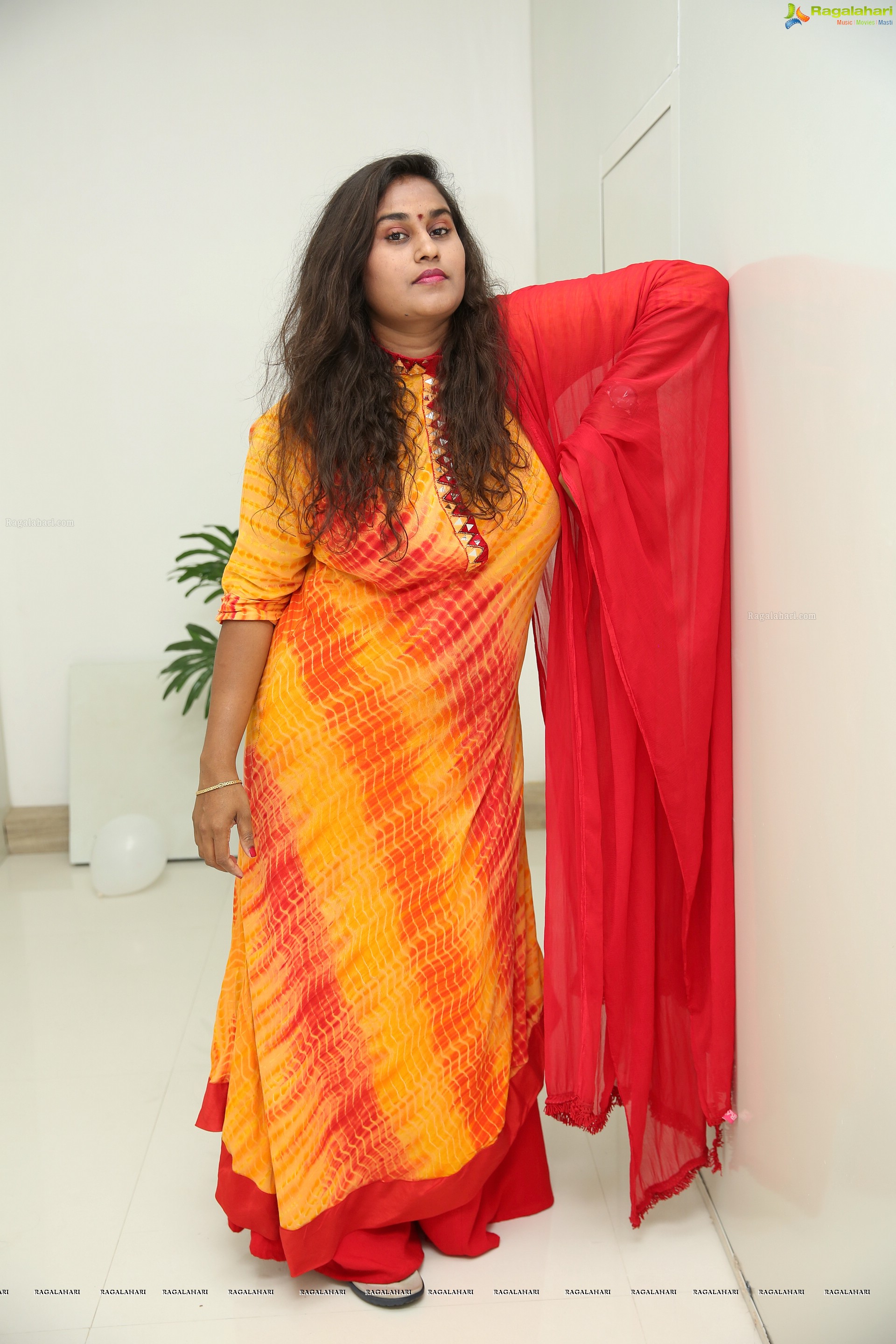 Mahathi @ Emirate Salon New Branch Opening - HD Gallery