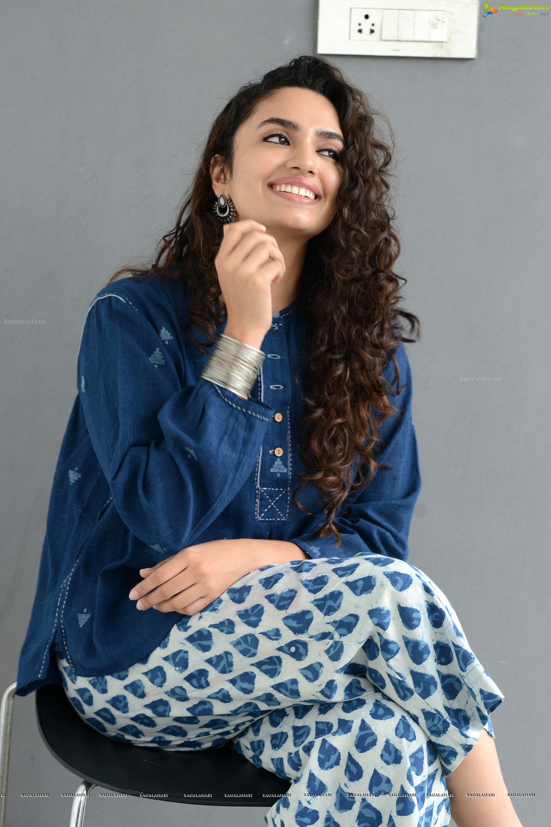 Malavika (High Definition)