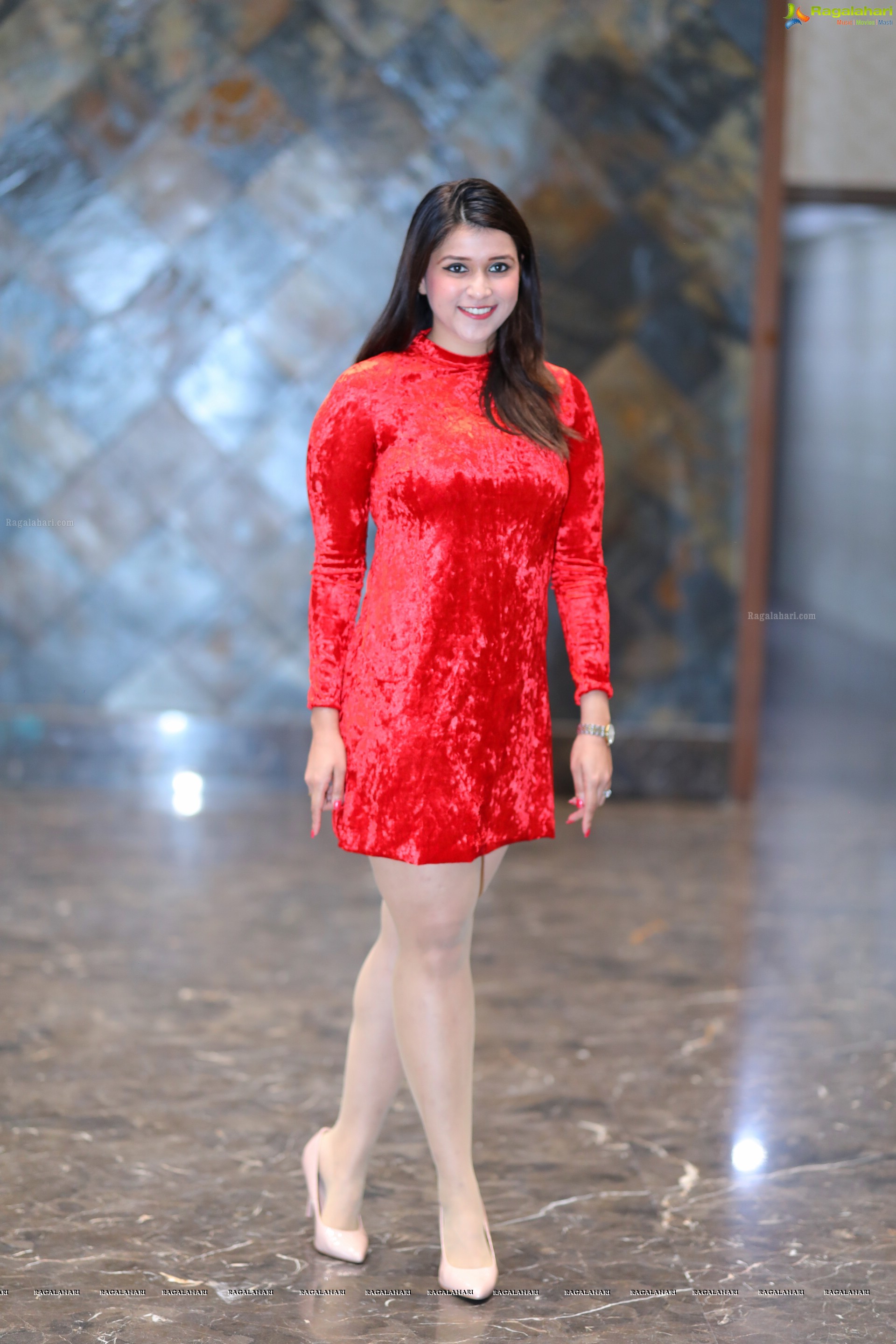 Mannara Chopra @ TAA Virtuoso Awards 2018 - HD Gallery