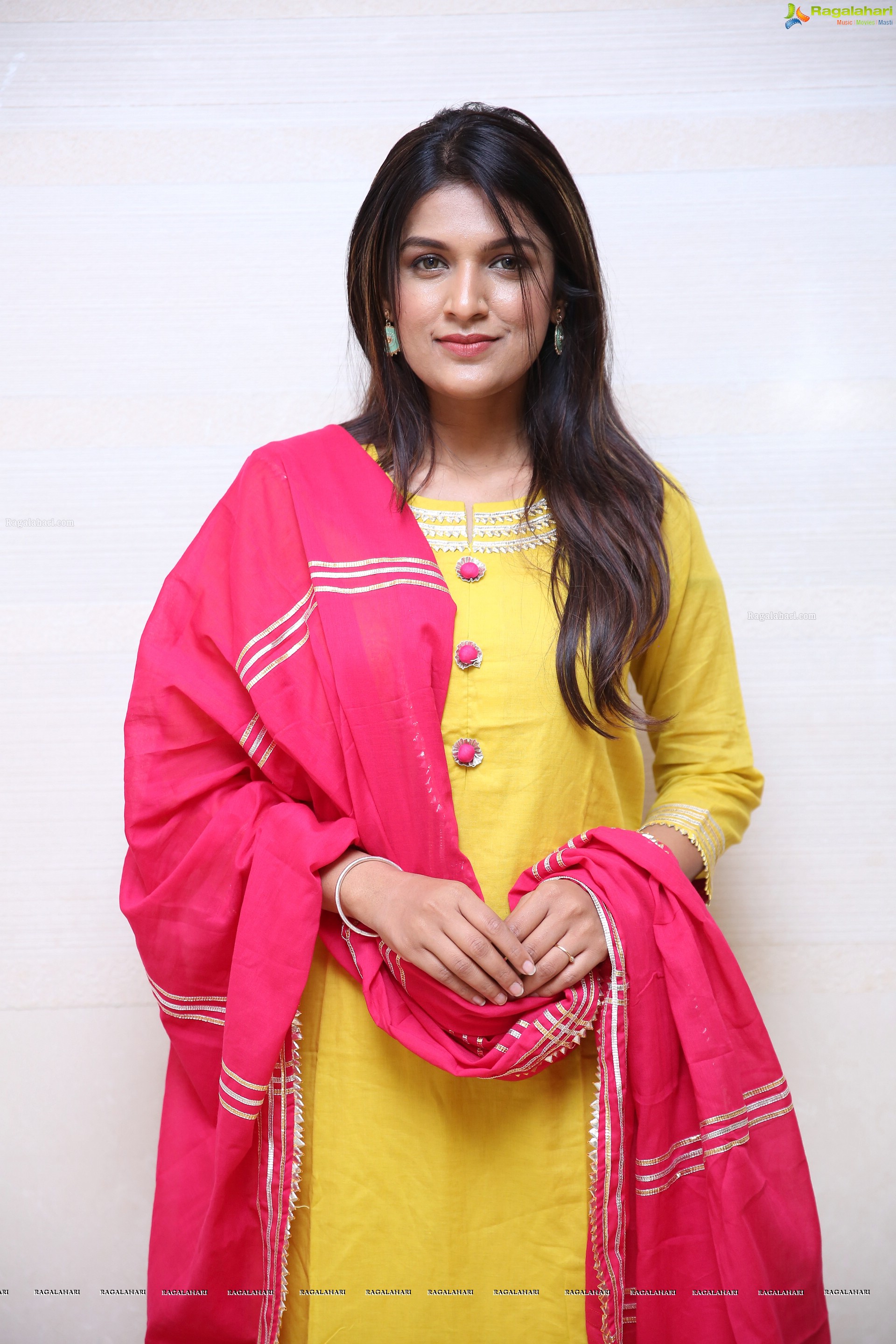 Ritu Biradar @ Sutraa Wedding Exhibition Logo Launch & Fashion Show - HD Gallery