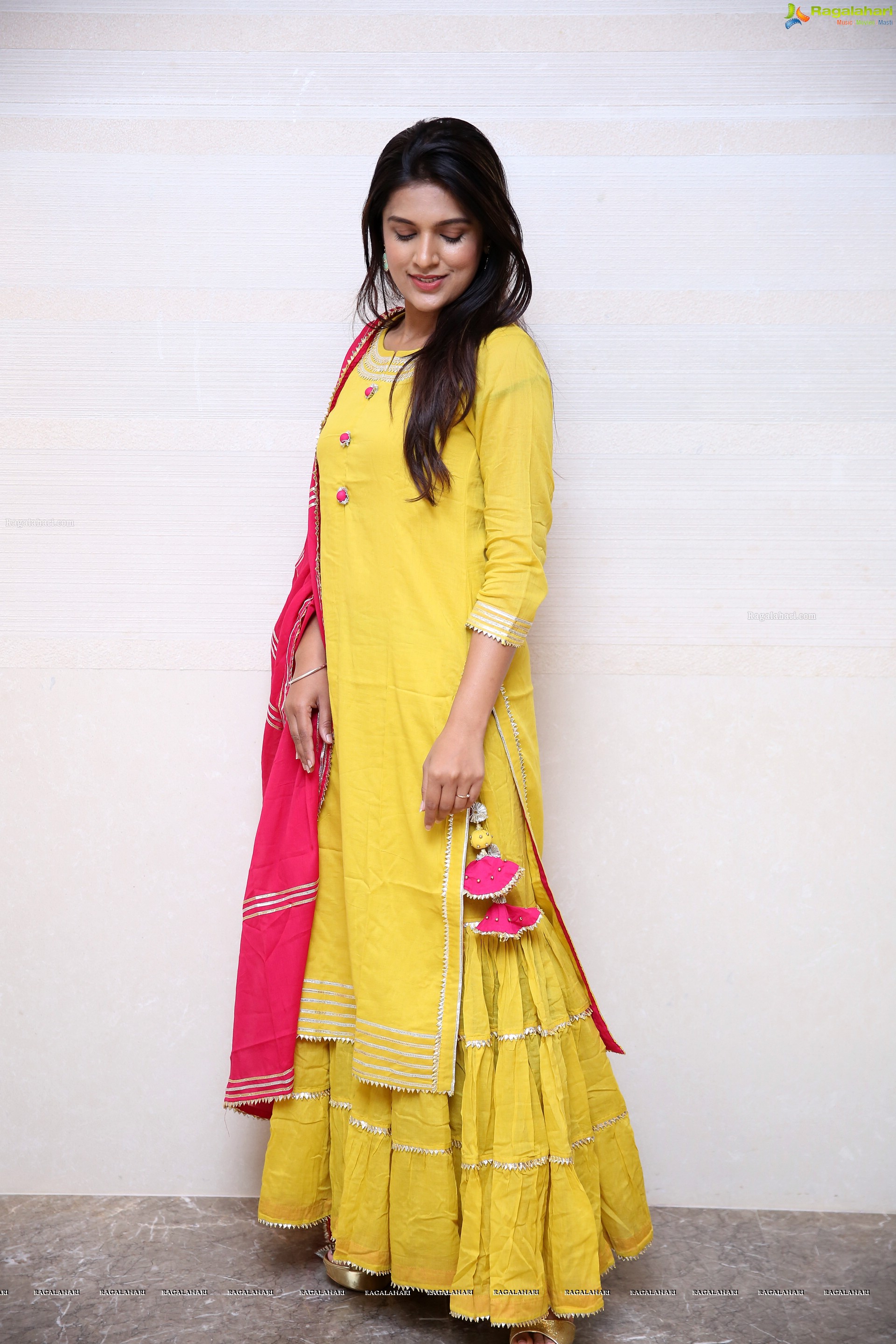 Ritu Biradar @ Sutraa Wedding Exhibition Logo Launch & Fashion Show - HD Gallery