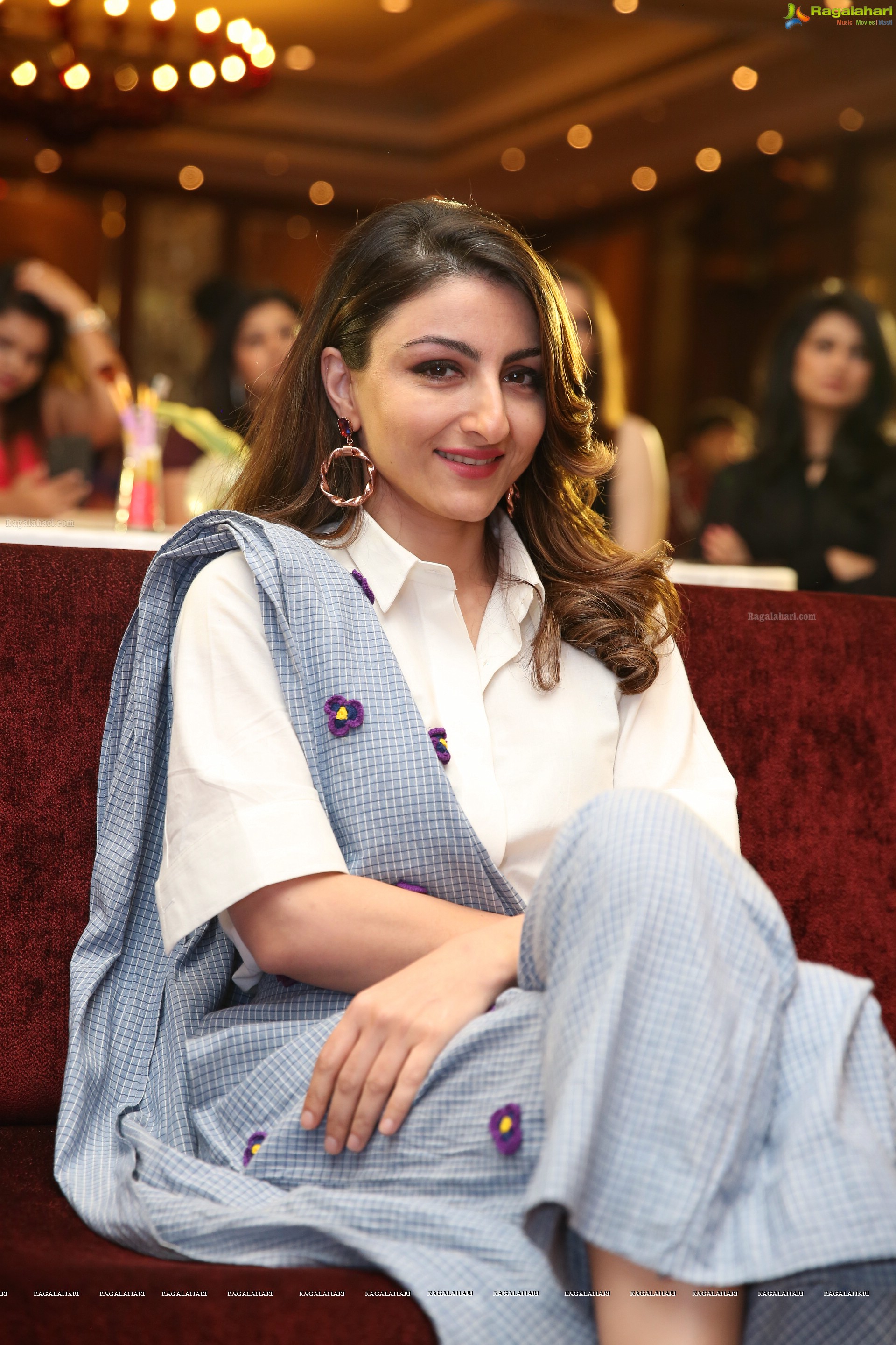 Soha Ali Khan @ Tamanna Makeup Academy 2nd Annual Convocation - HD Gallery