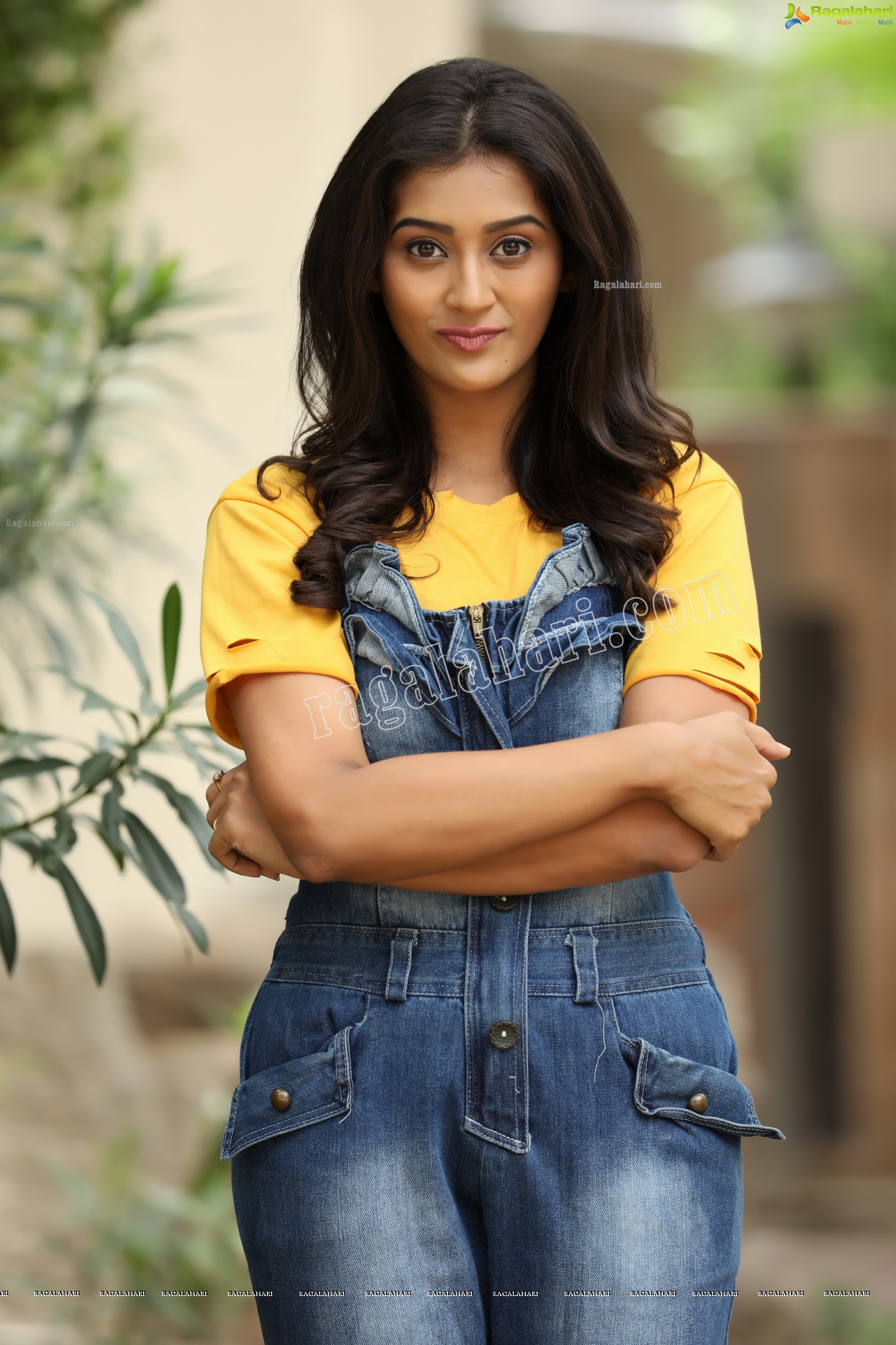 Pooja Jhaveri (Exclusive Studio Shoot) (High Definition Photos)