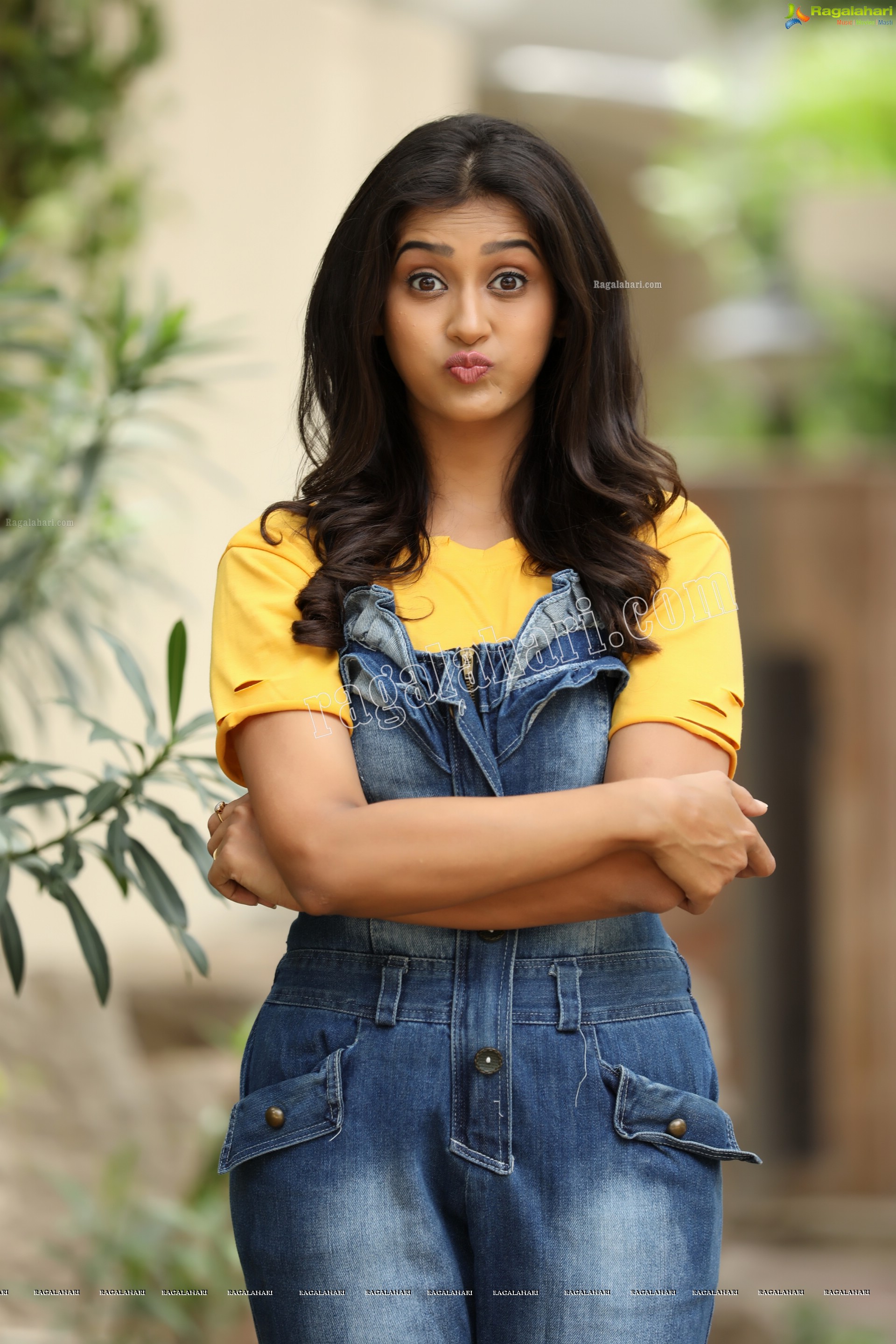 Pooja Jhaveri (Exclusive Studio Shoot) (High Definition Photos)