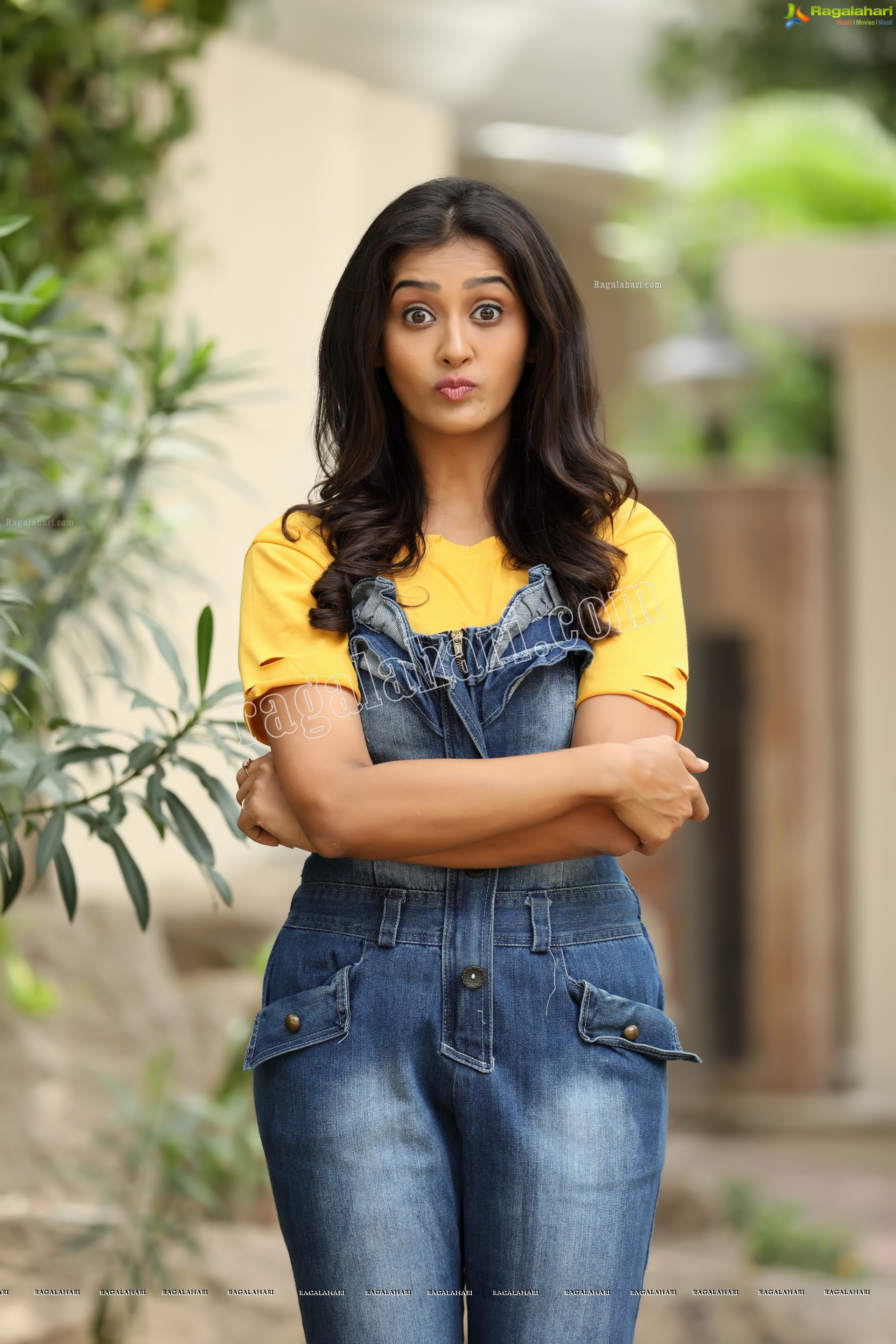 Pooja Jhaveri (Exclusive Studio Shoot) (High Definition Photos)