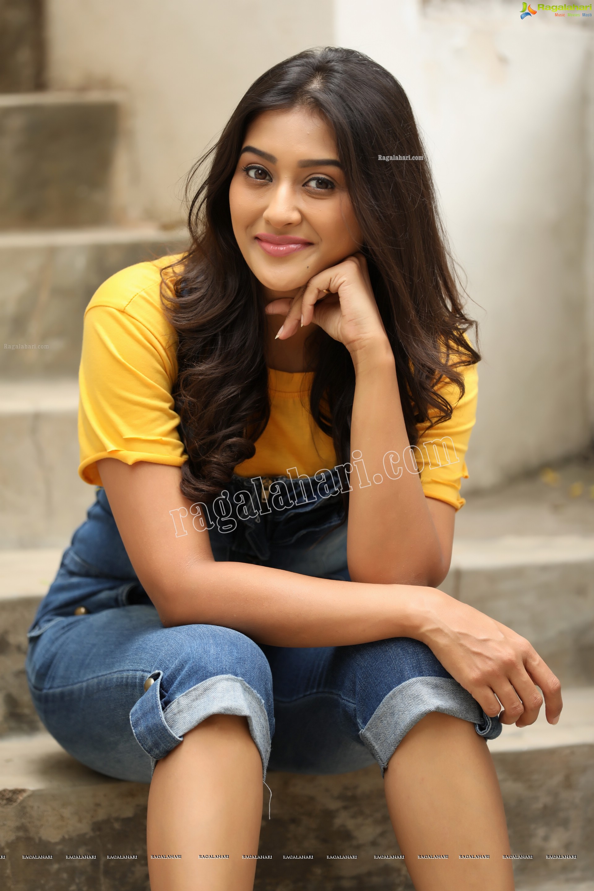 Pooja Jhaveri (Exclusive Studio Shoot) (High Definition Photos)